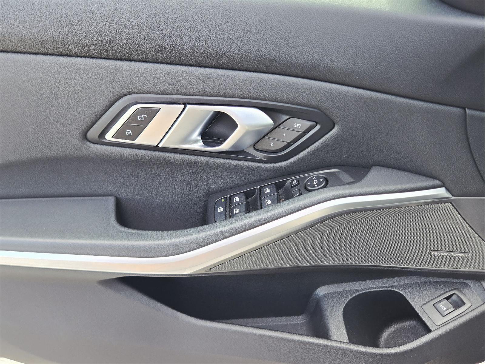 2019 BMW 3 Series photo 17 of 37