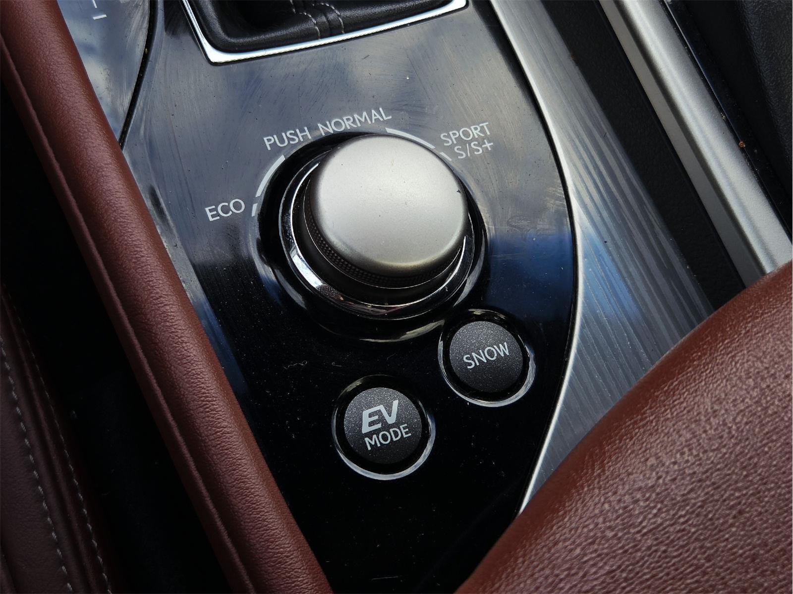 2015 Lexus GS 450h photo 28 of 37