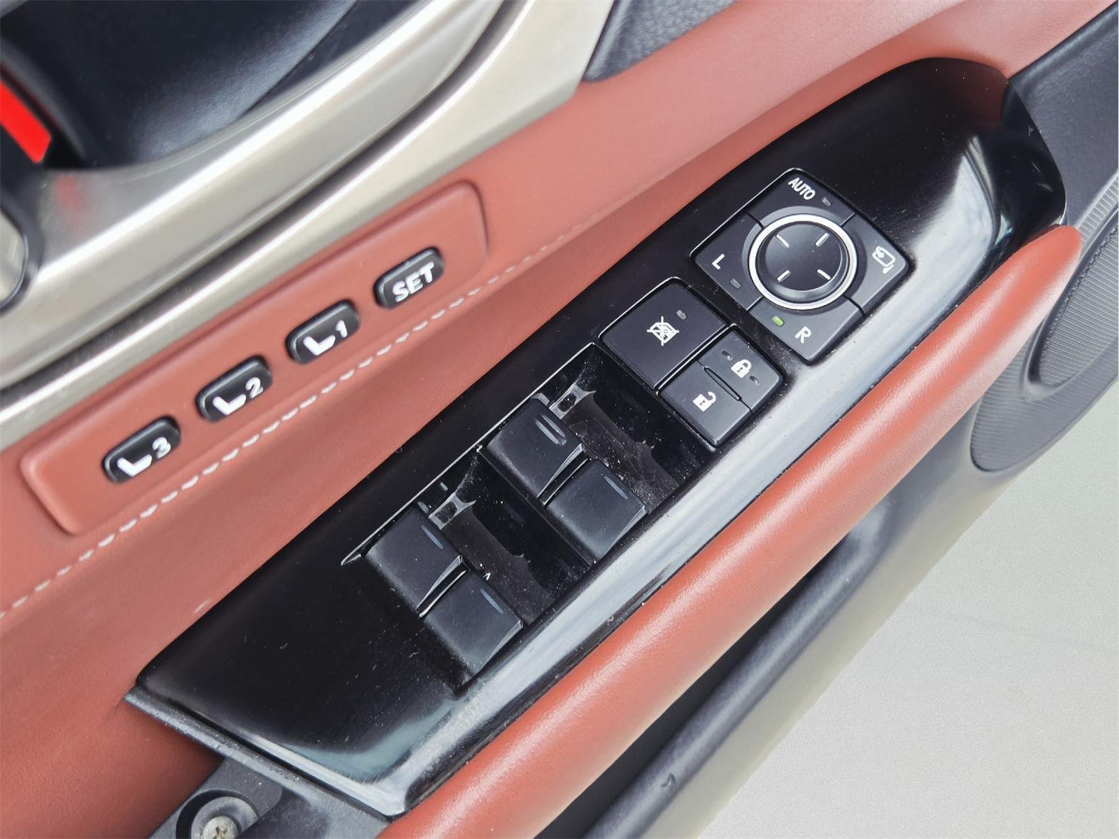 2015 Lexus GS 450h photo 29 of 37