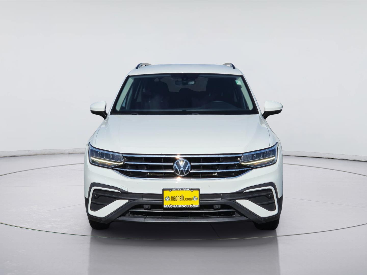 2023 Volkswagen Tiguan photo 2 of 35