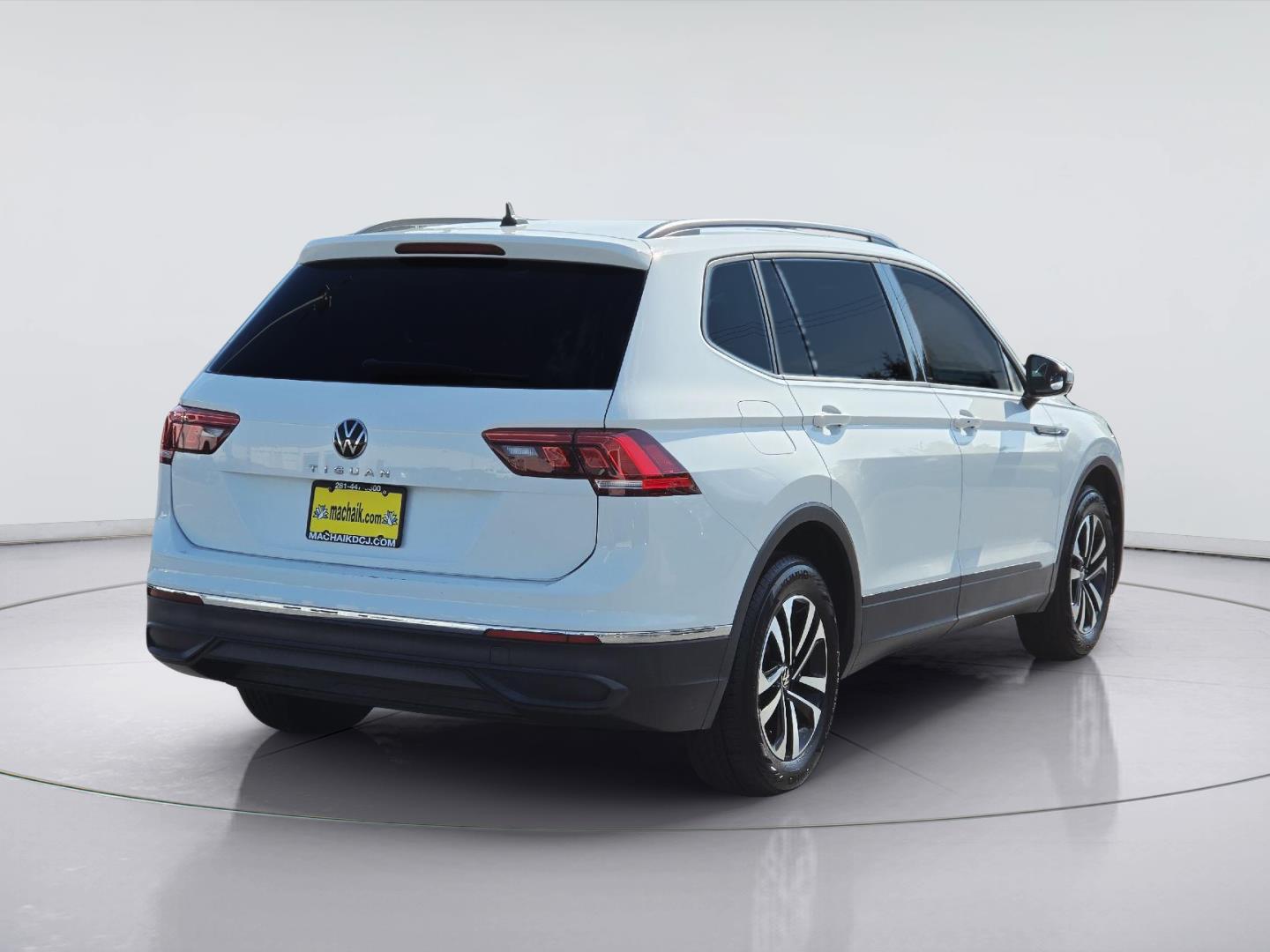 2023 Volkswagen Tiguan photo 5 of 35