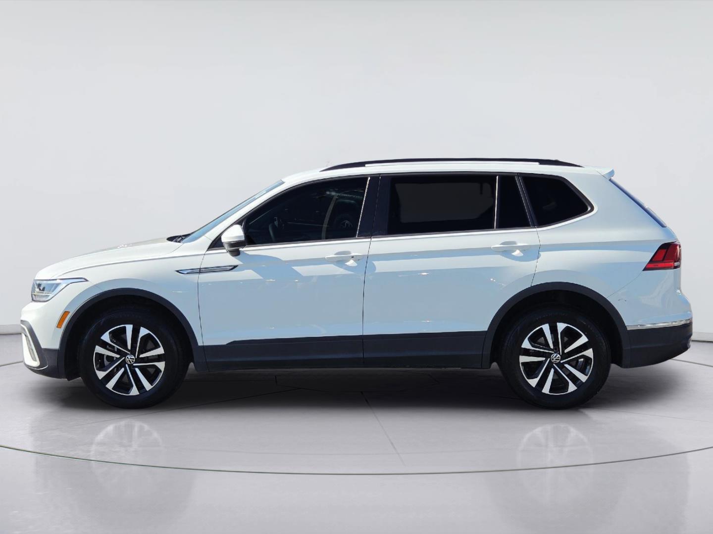 2023 Volkswagen Tiguan photo 8 of 35