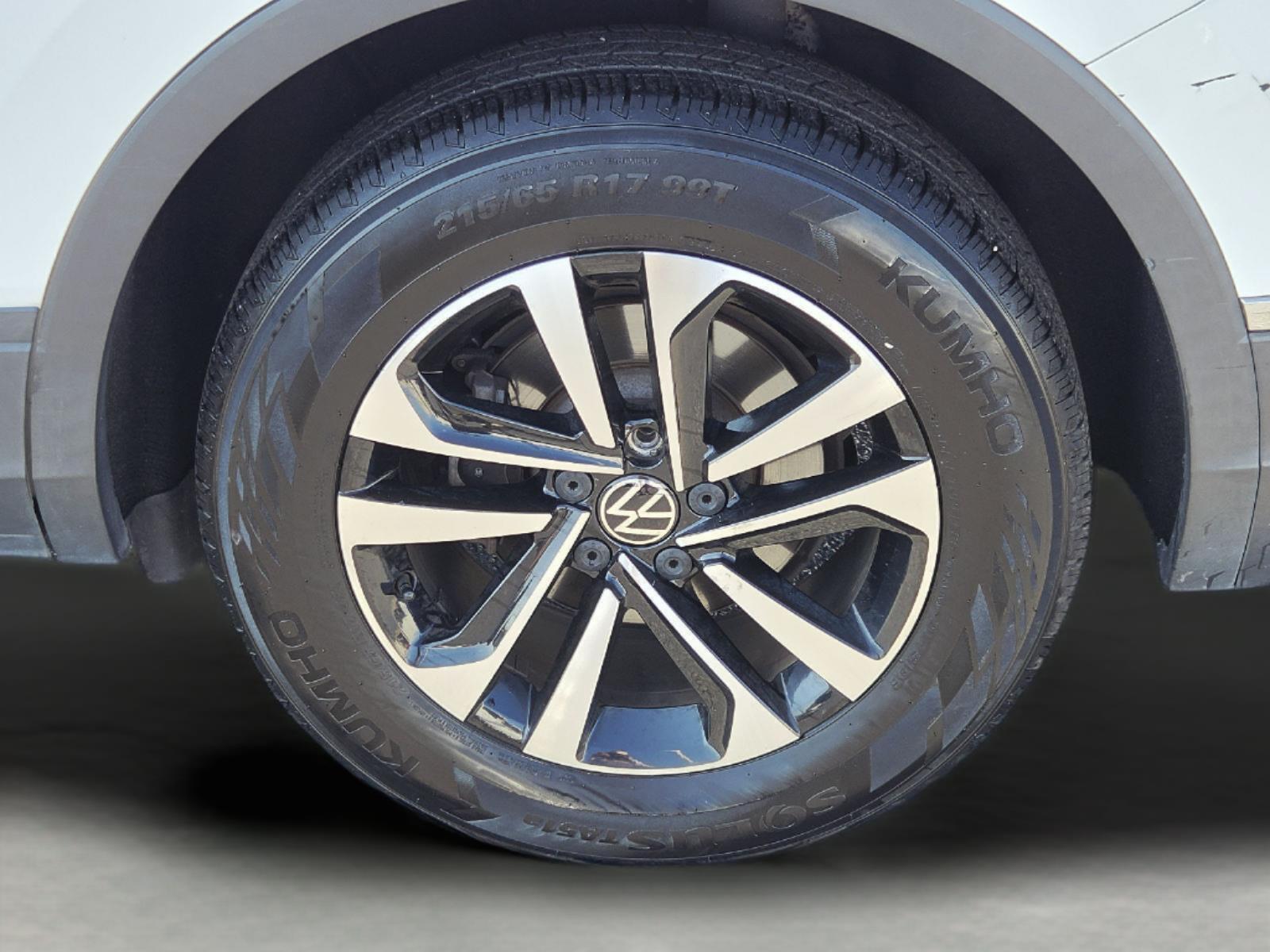 2023 Volkswagen Tiguan photo 9 of 35