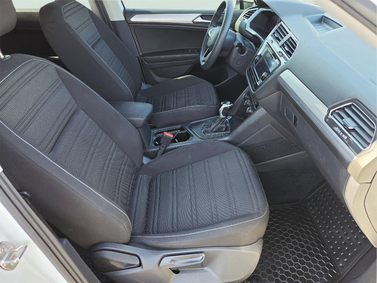2023 Volkswagen Tiguan photo 14 of 35