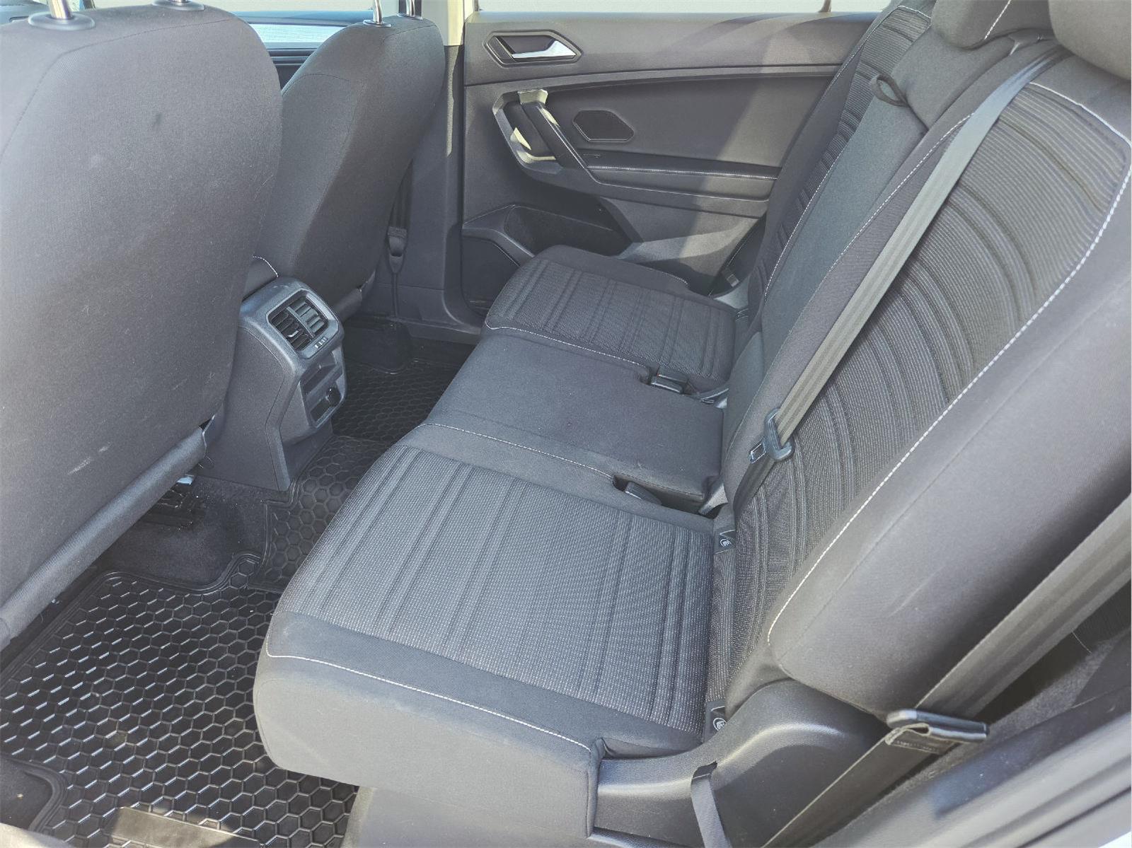 2023 Volkswagen Tiguan photo 17 of 35