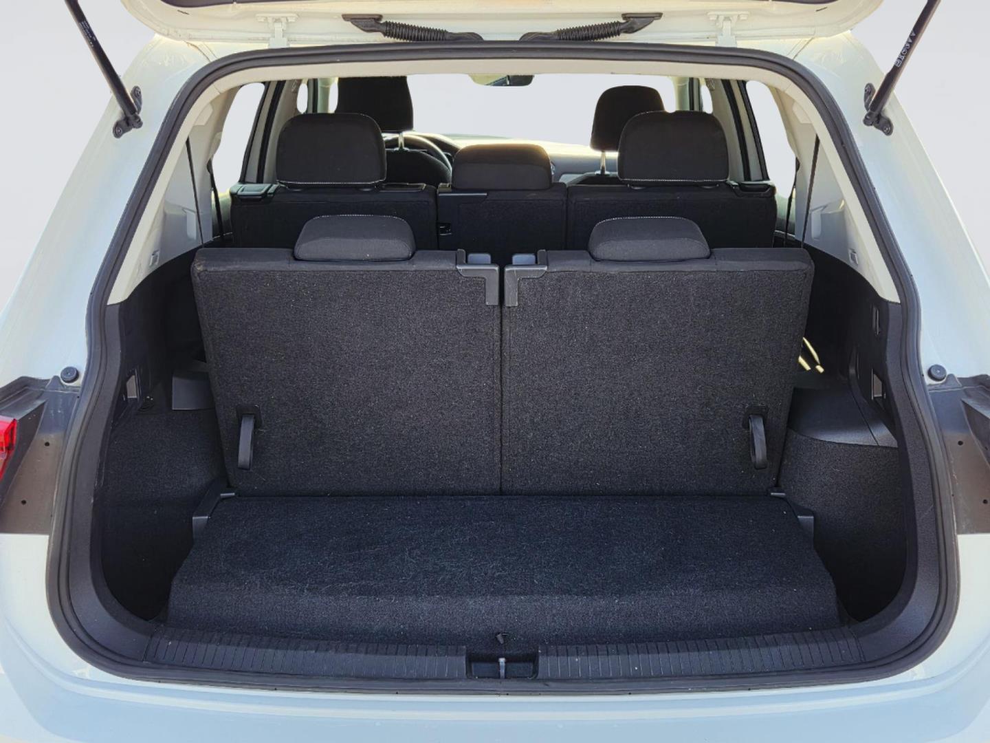 2023 Volkswagen Tiguan photo 19 of 35