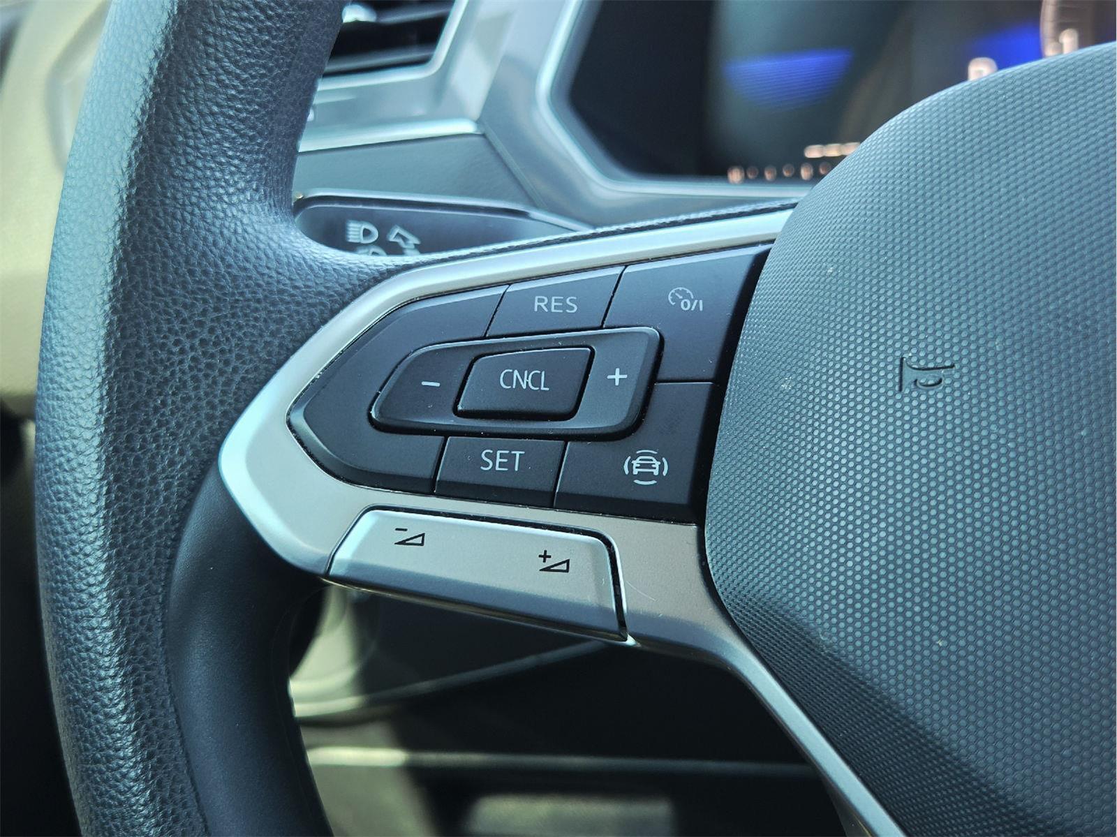2023 Volkswagen Tiguan photo 29 of 35