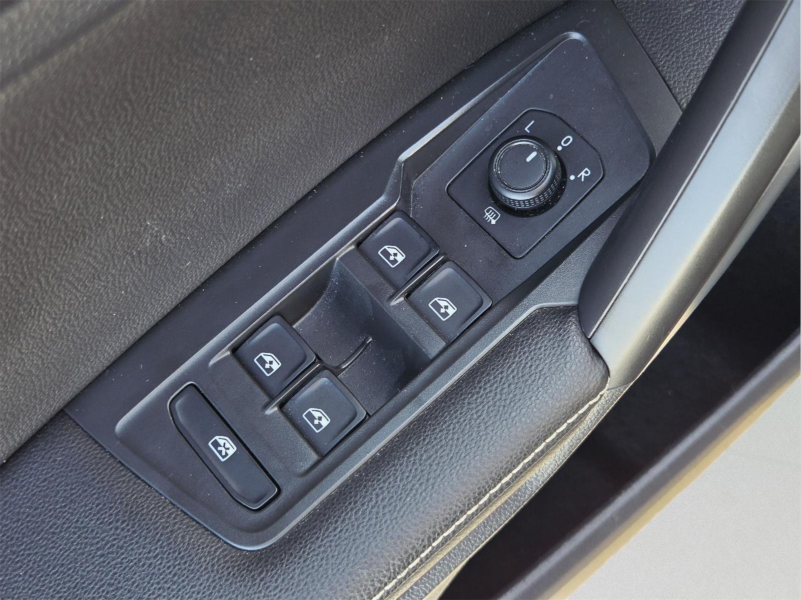 2023 Volkswagen Tiguan photo 33 of 35