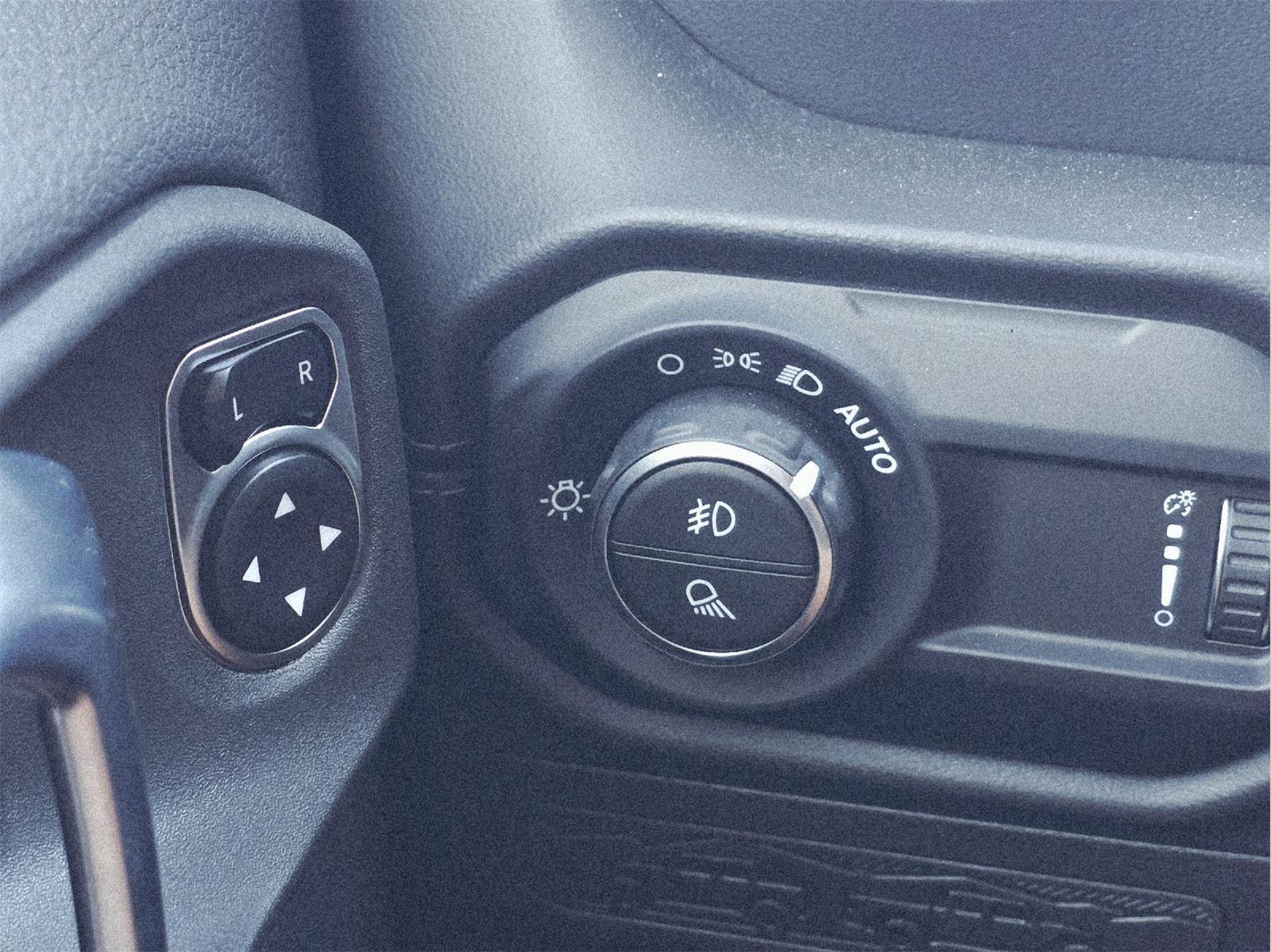 2025 Jeep Gladiator photo 32 of 35