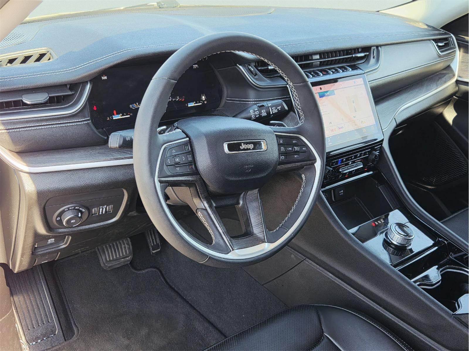 2023 Jeep Grand Cherokee photo 12 of 35