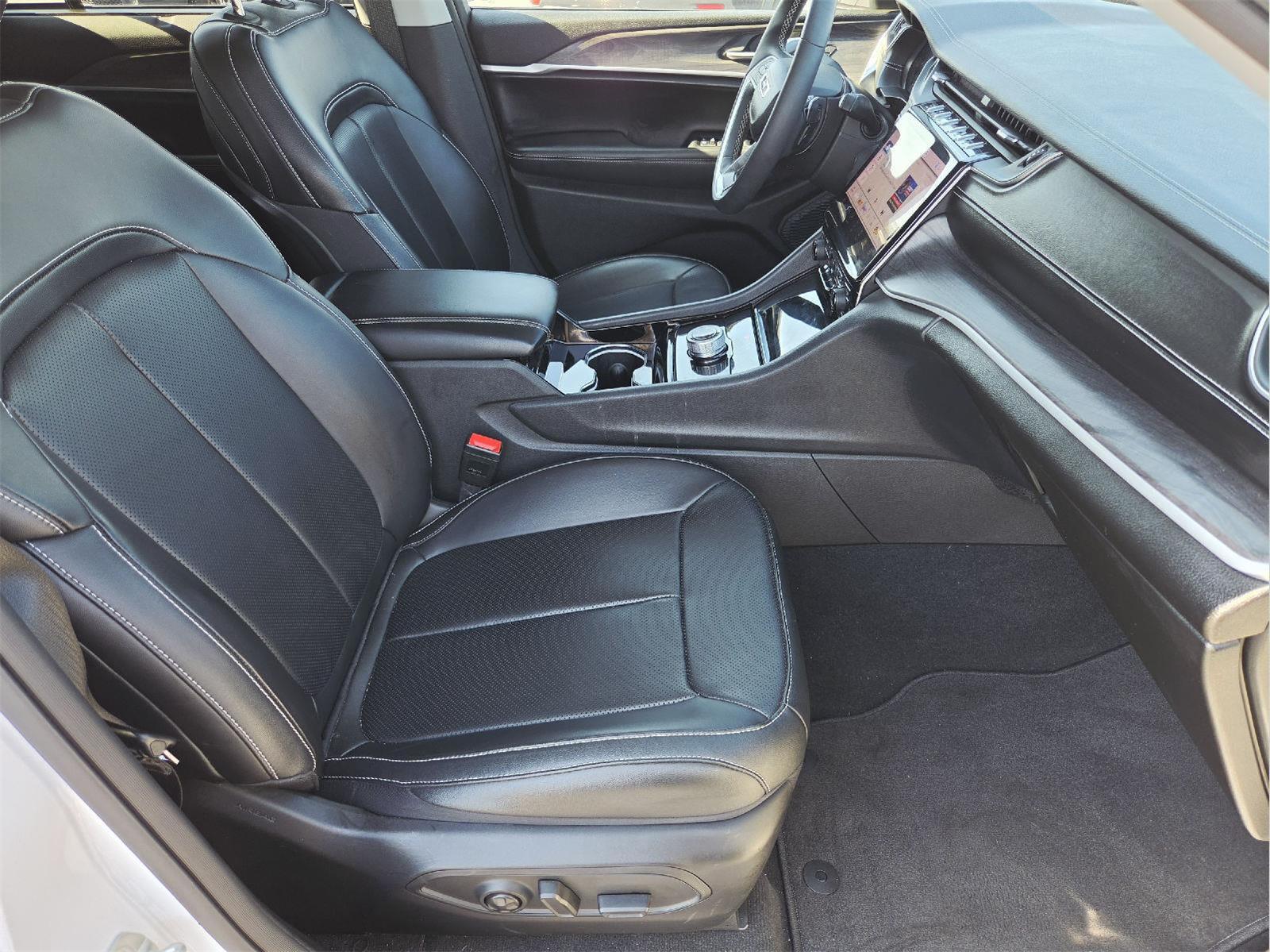 2023 Jeep Grand Cherokee photo 15 of 35