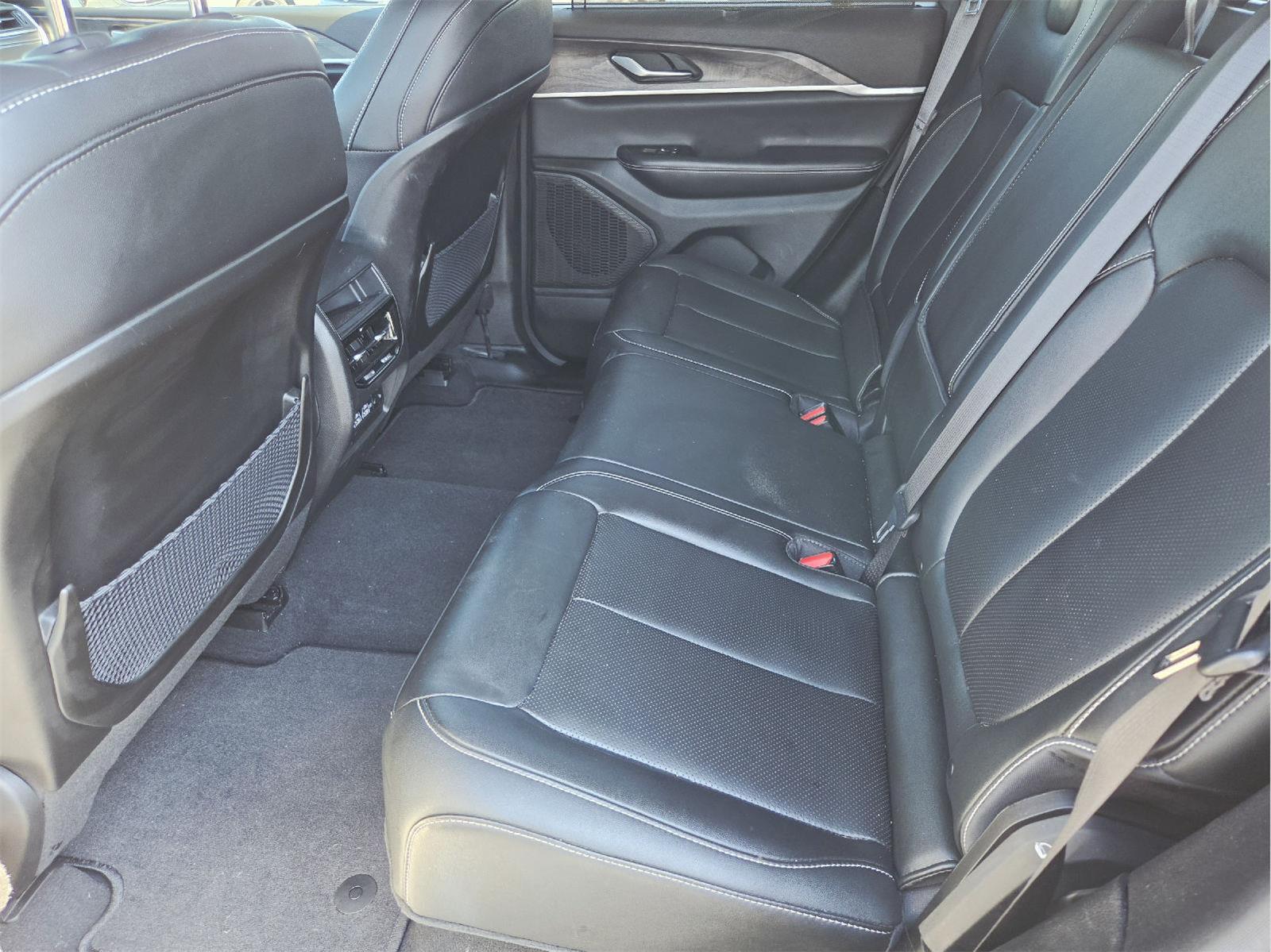 2023 Jeep Grand Cherokee photo 18 of 35