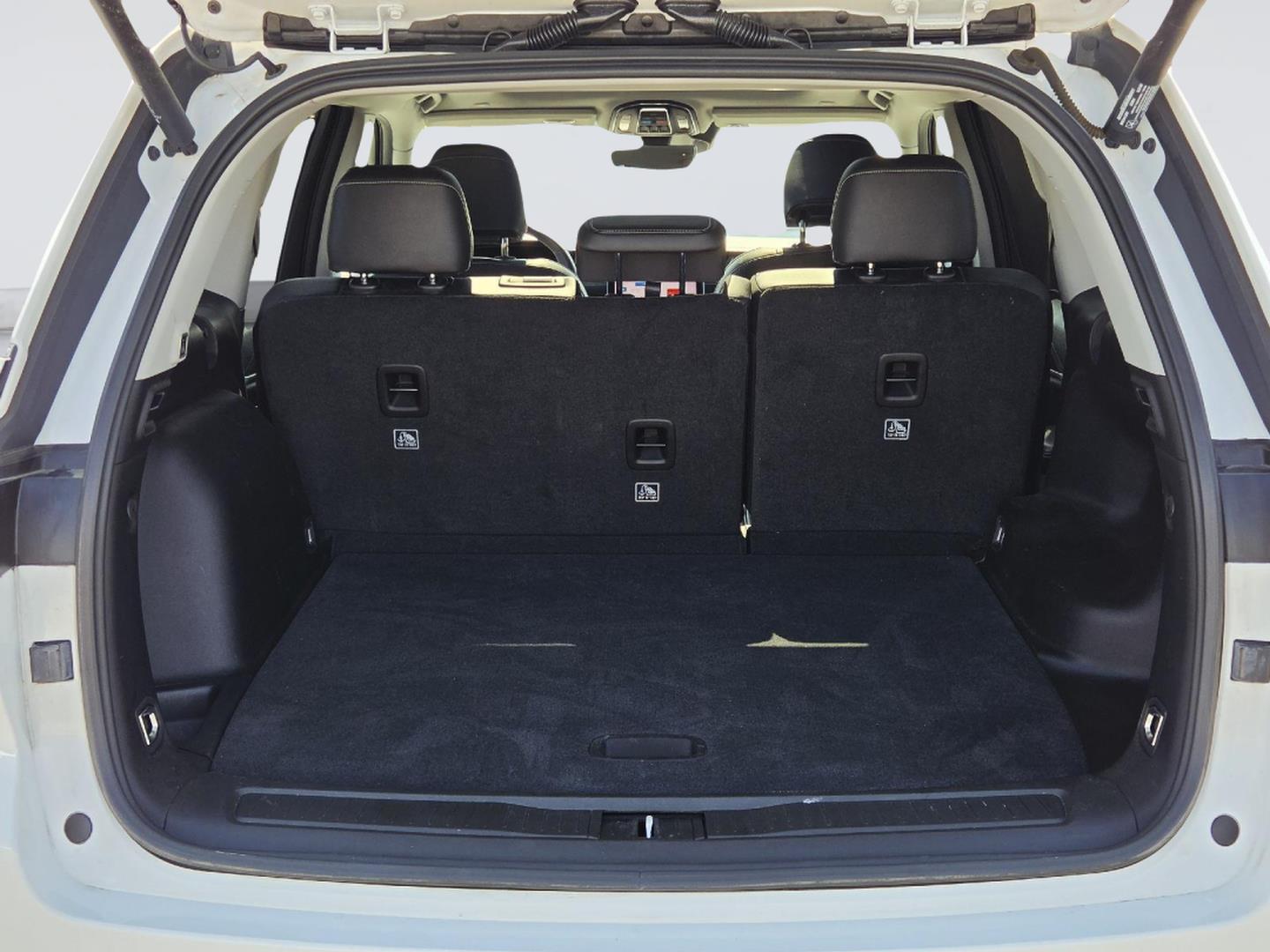 2023 Jeep Grand Cherokee photo 19 of 35