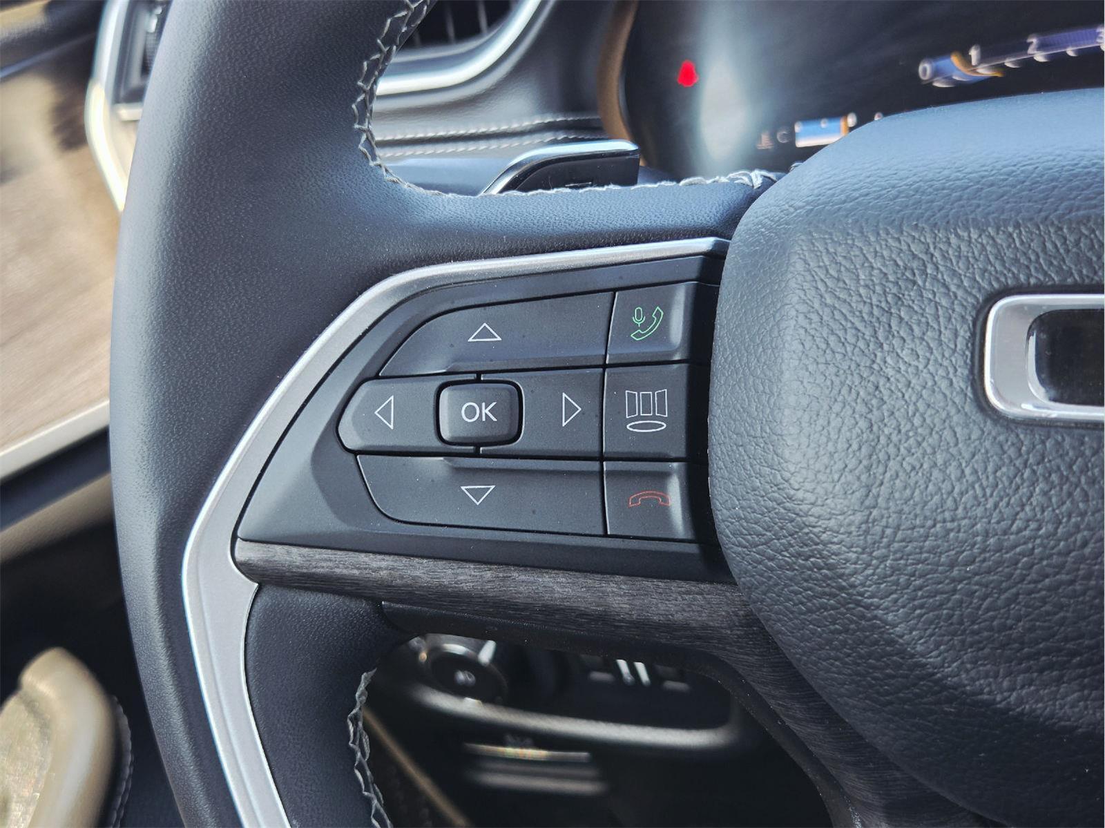 2023 Jeep Grand Cherokee photo 28 of 35