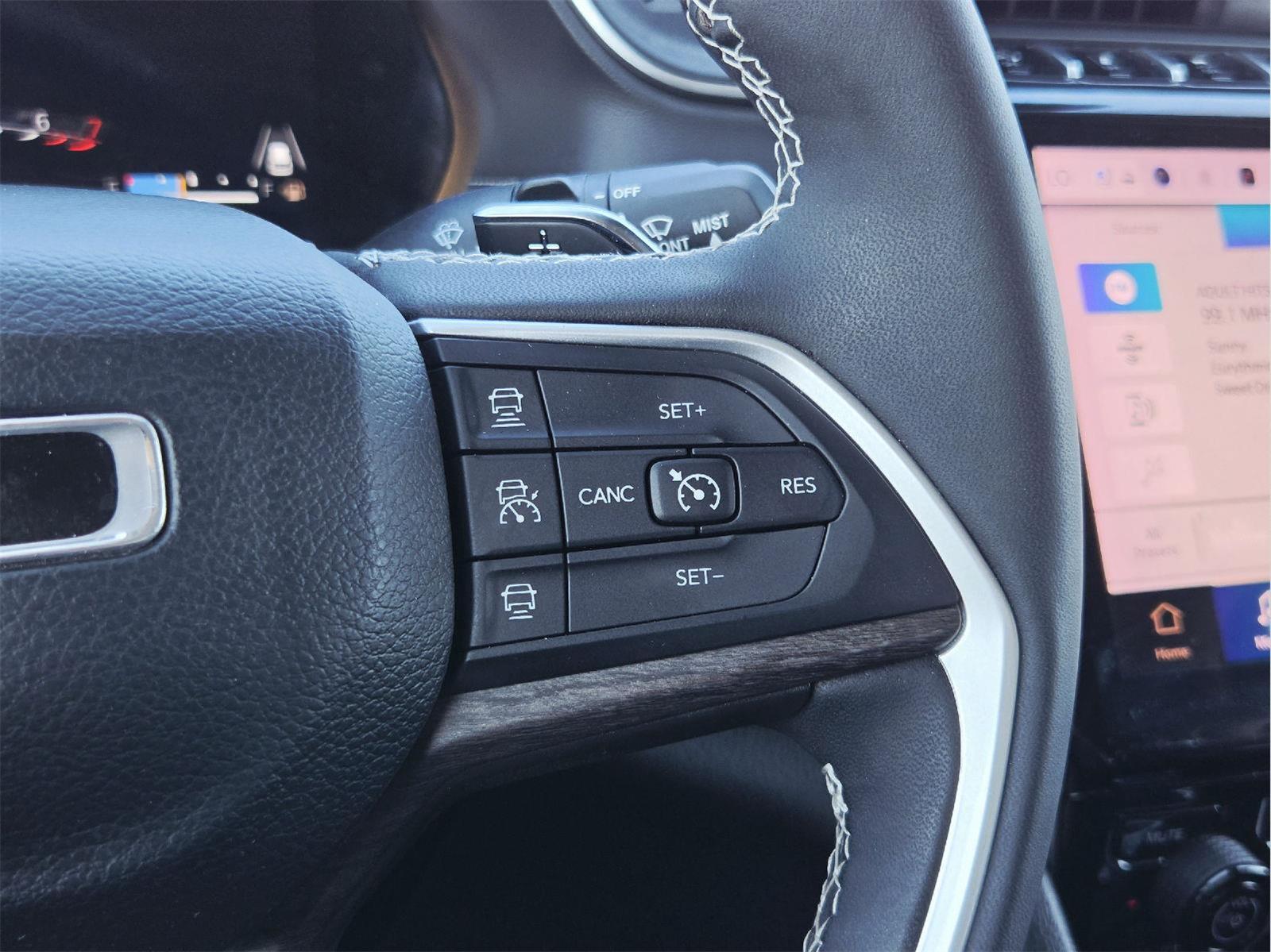 2023 Jeep Grand Cherokee photo 29 of 35
