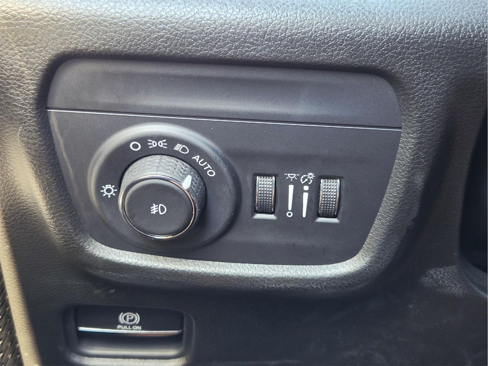 2023 Jeep Grand Cherokee photo 33 of 35