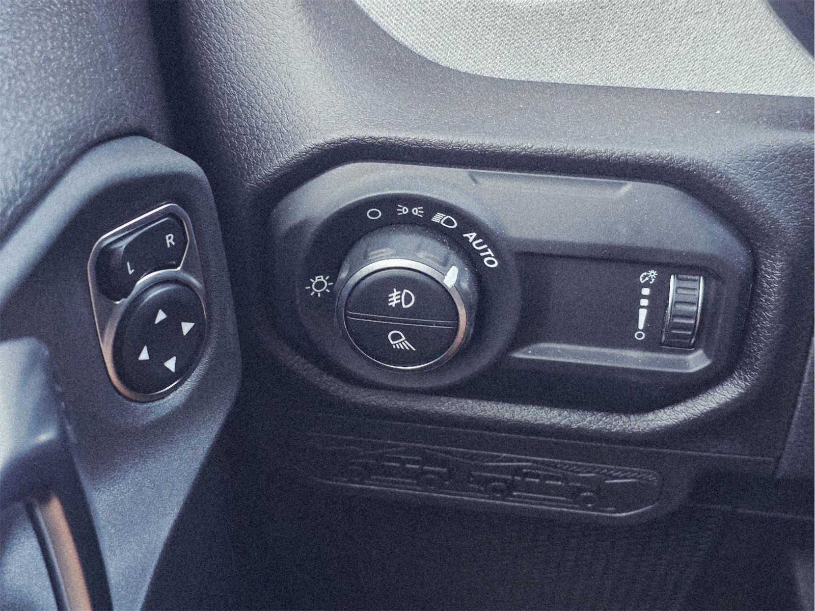 2025 Jeep Gladiator photo 34 of 36