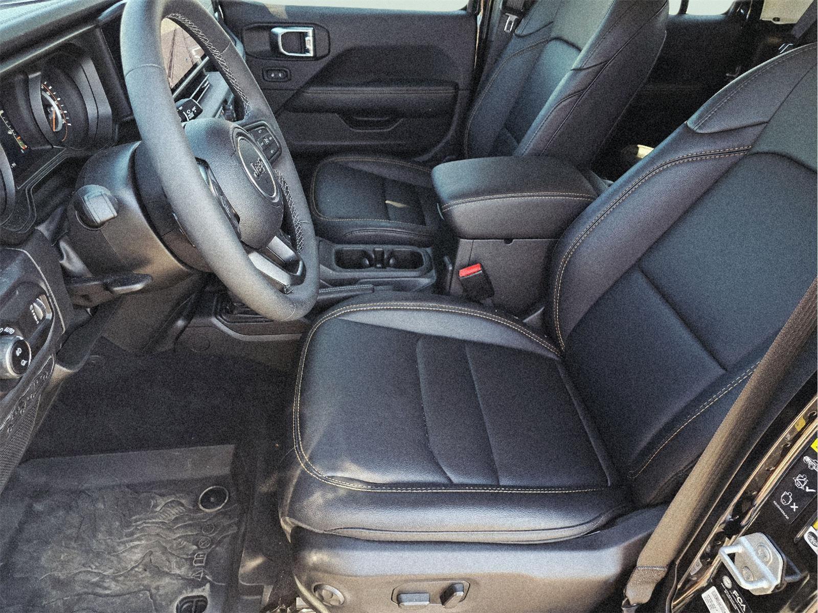 2025 Jeep Gladiator photo 16 of 39