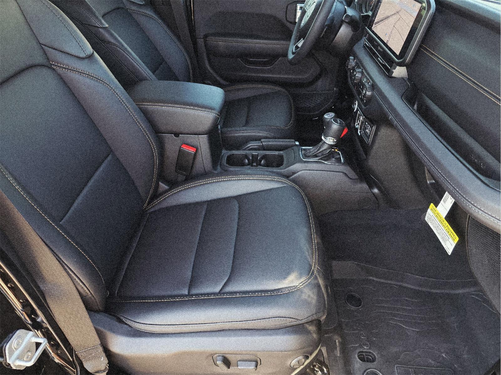 2025 Jeep Gladiator photo 17 of 39