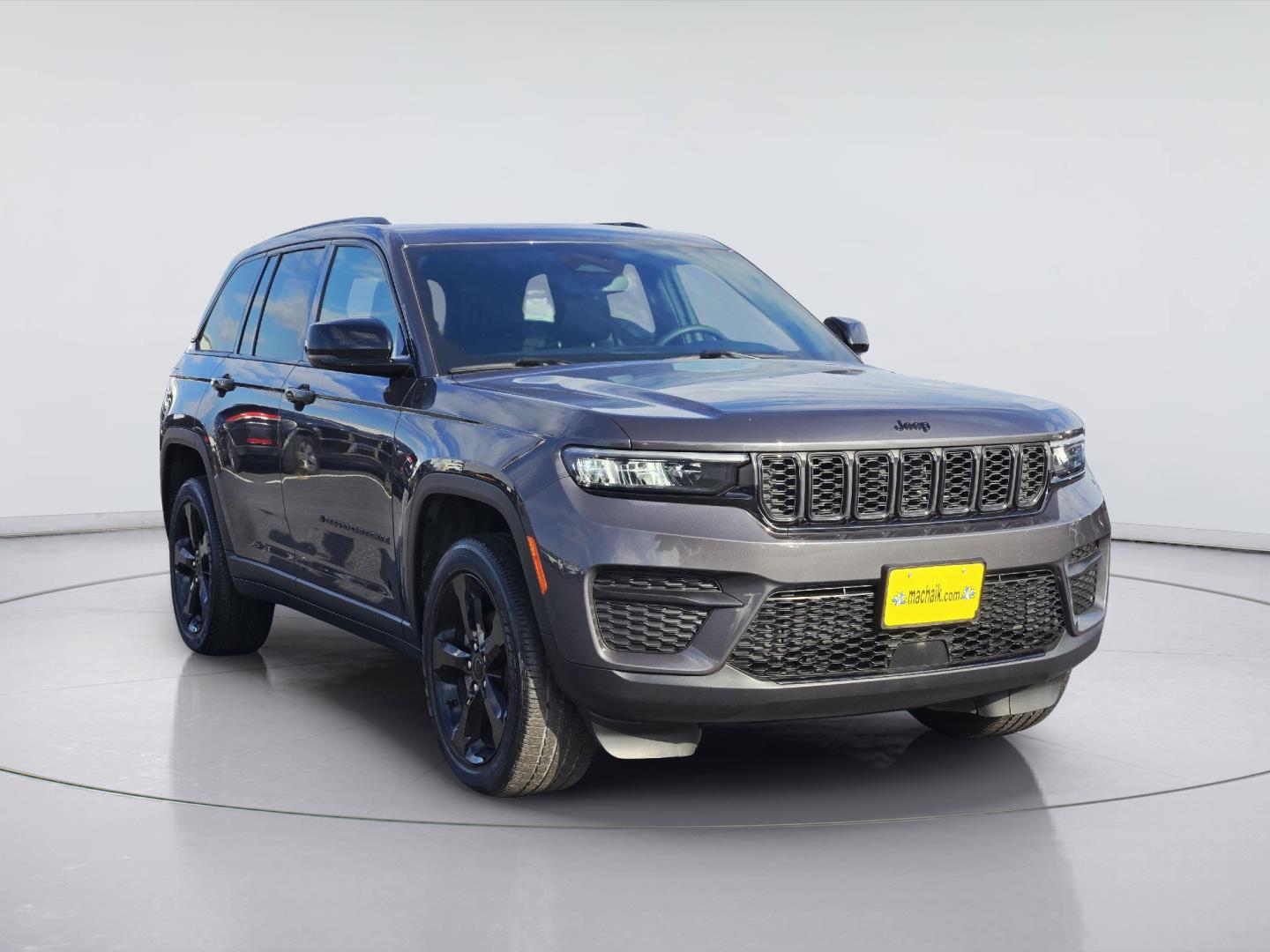 2023 Jeep Grand Cherokee photo 3 of 37