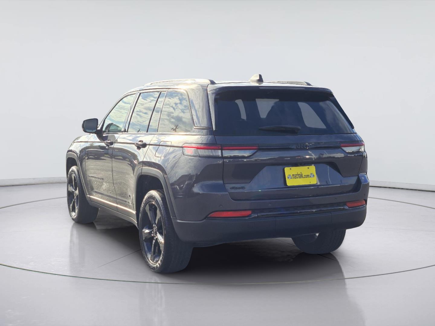 2023 Jeep Grand Cherokee photo 6 of 37