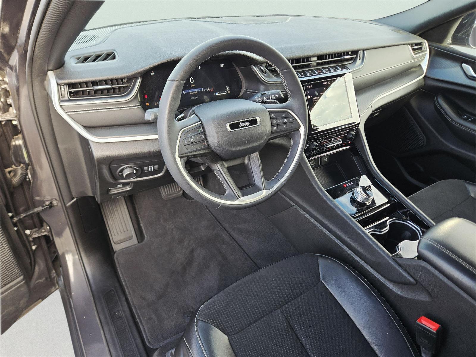 2023 Jeep Grand Cherokee photo 10 of 37