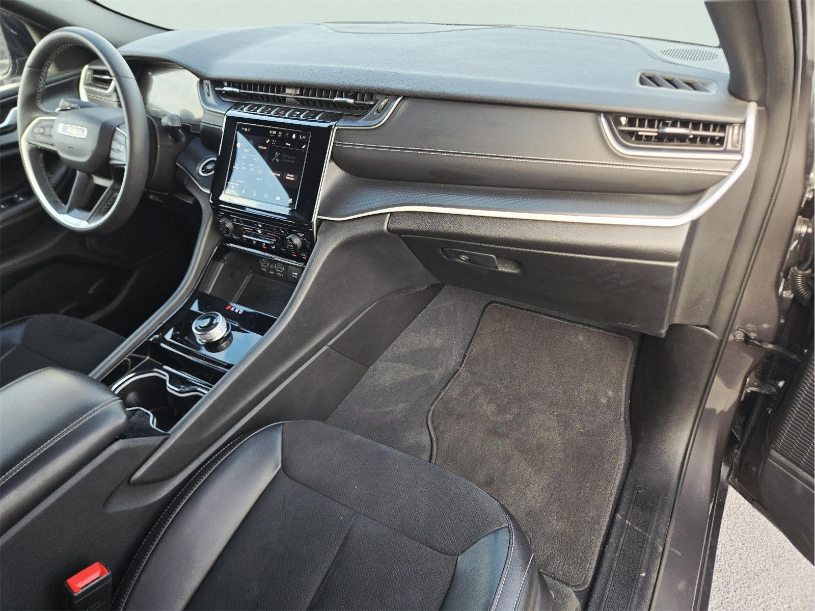 2023 Jeep Grand Cherokee photo 12 of 37
