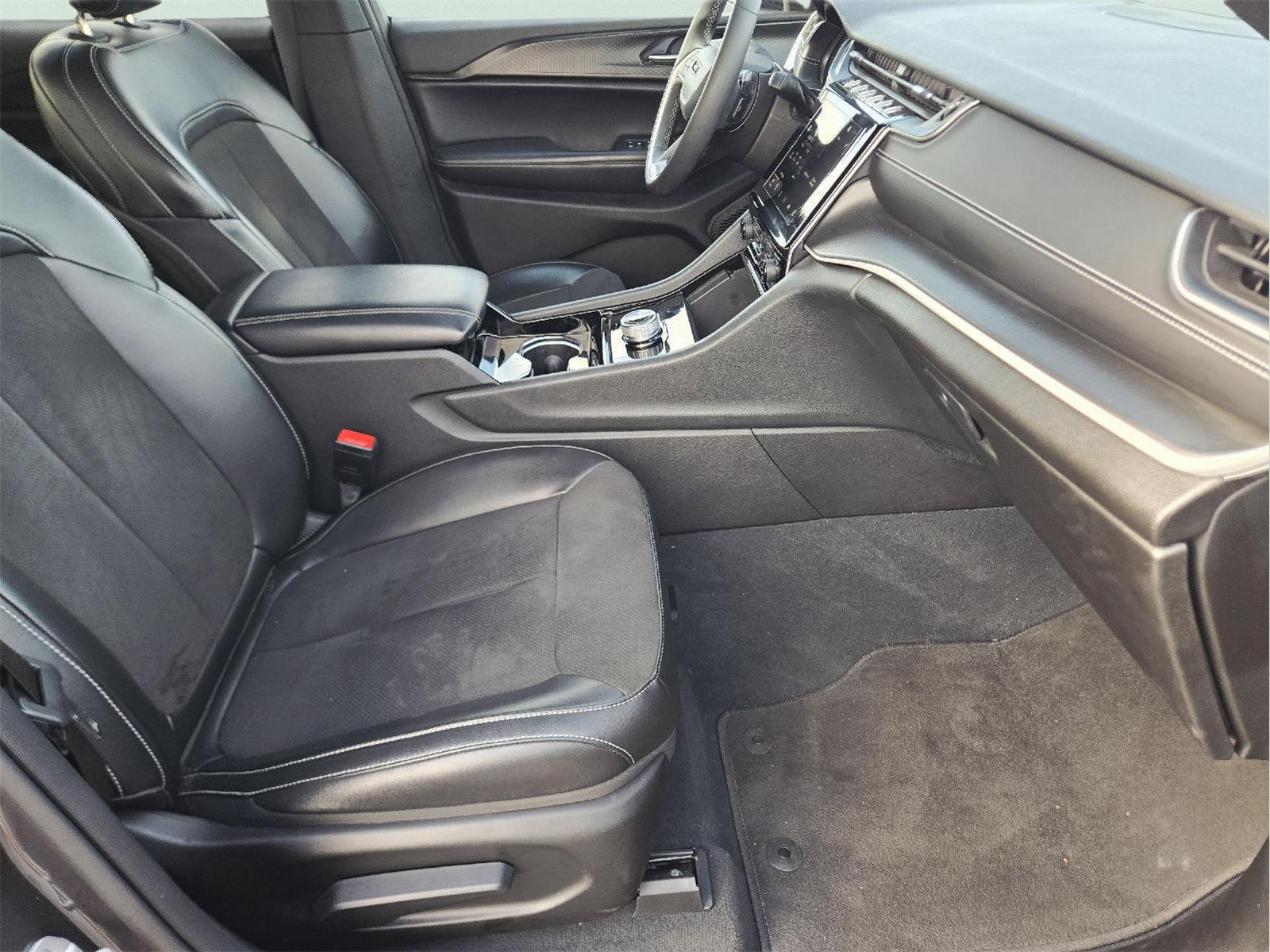 2023 Jeep Grand Cherokee photo 15 of 37