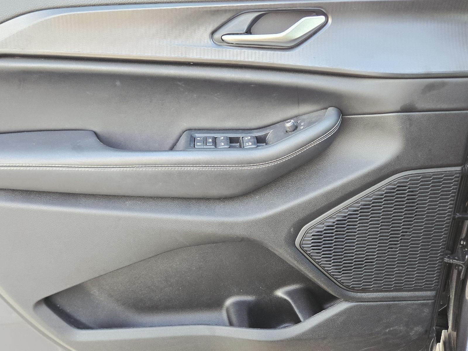 2023 Jeep Grand Cherokee photo 17 of 37