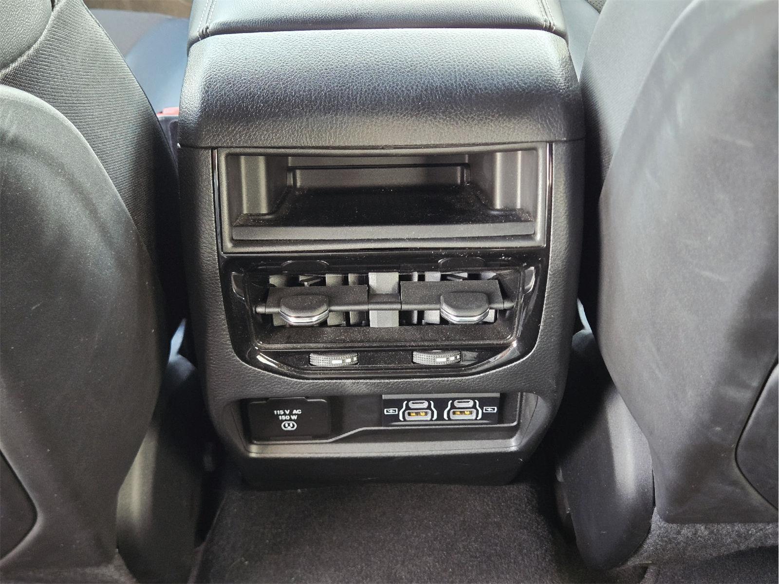 2023 Jeep Grand Cherokee photo 19 of 37