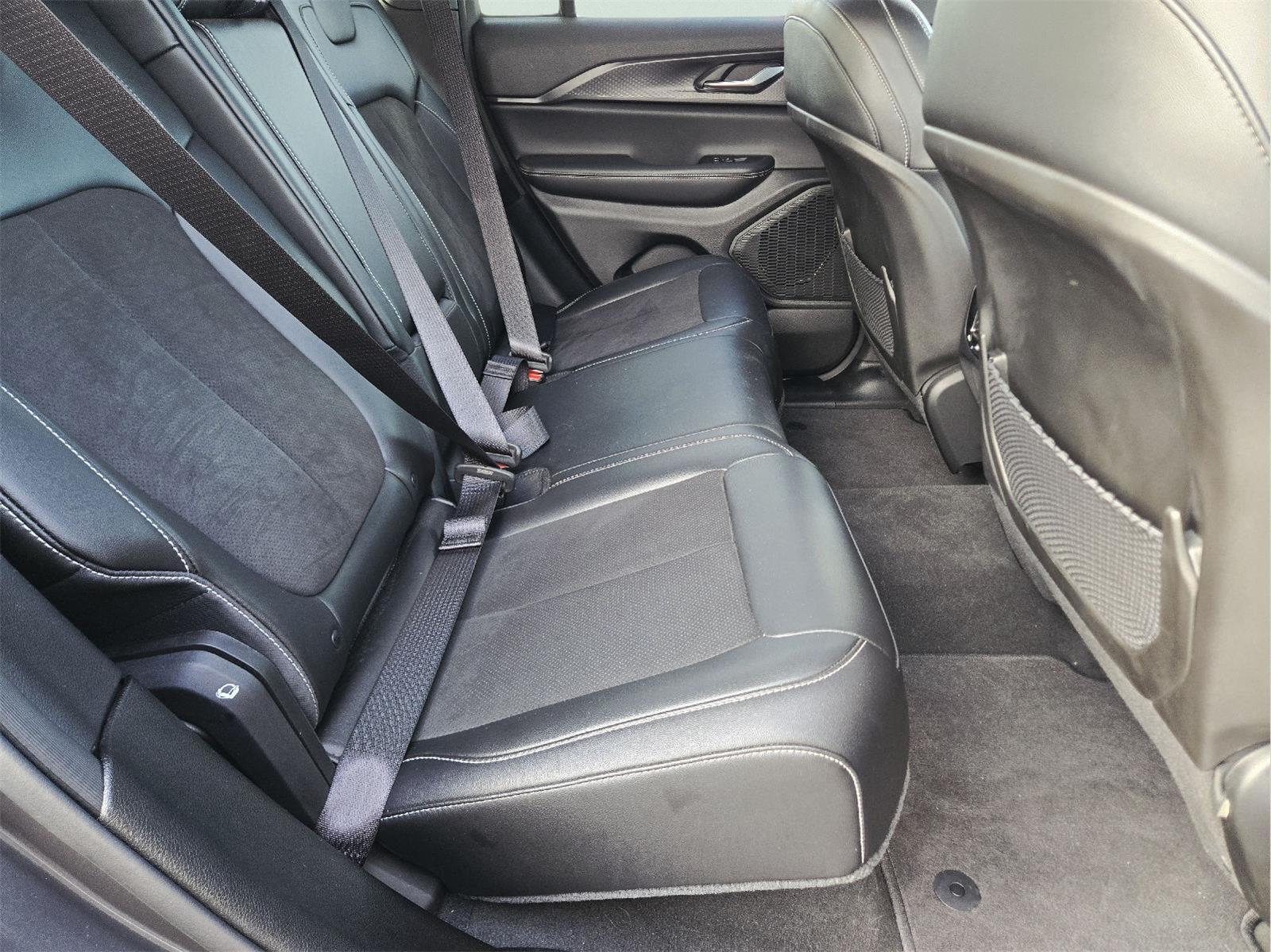 2023 Jeep Grand Cherokee photo 20 of 37