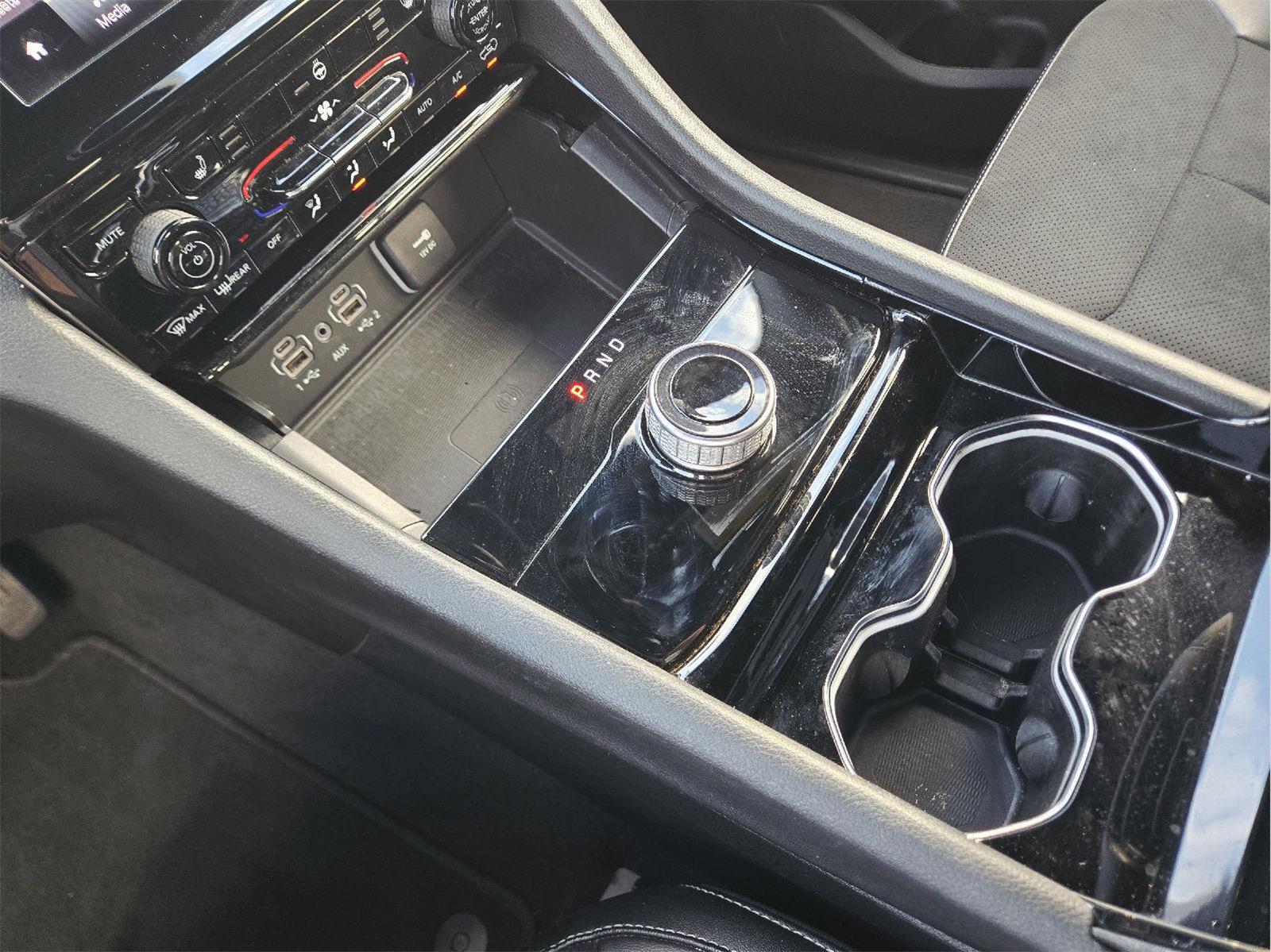2023 Jeep Grand Cherokee photo 30 of 37