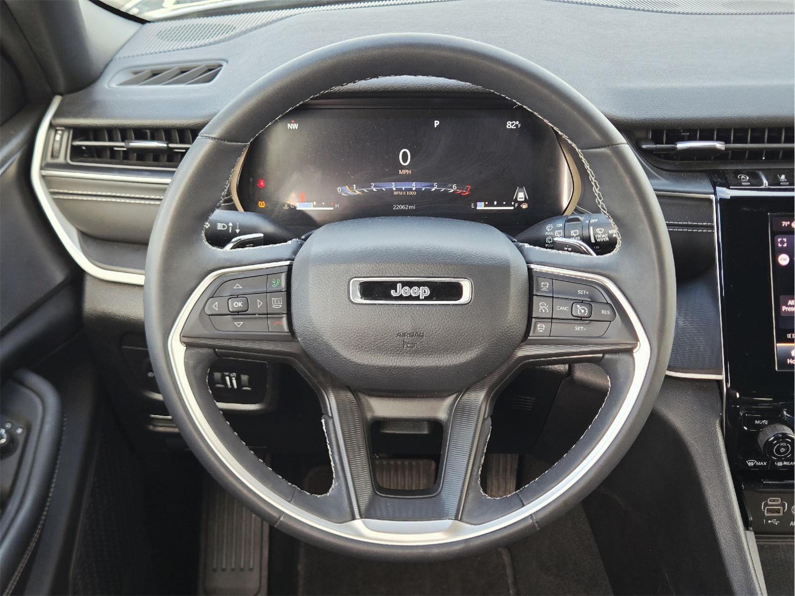 2023 Jeep Grand Cherokee photo 32 of 37
