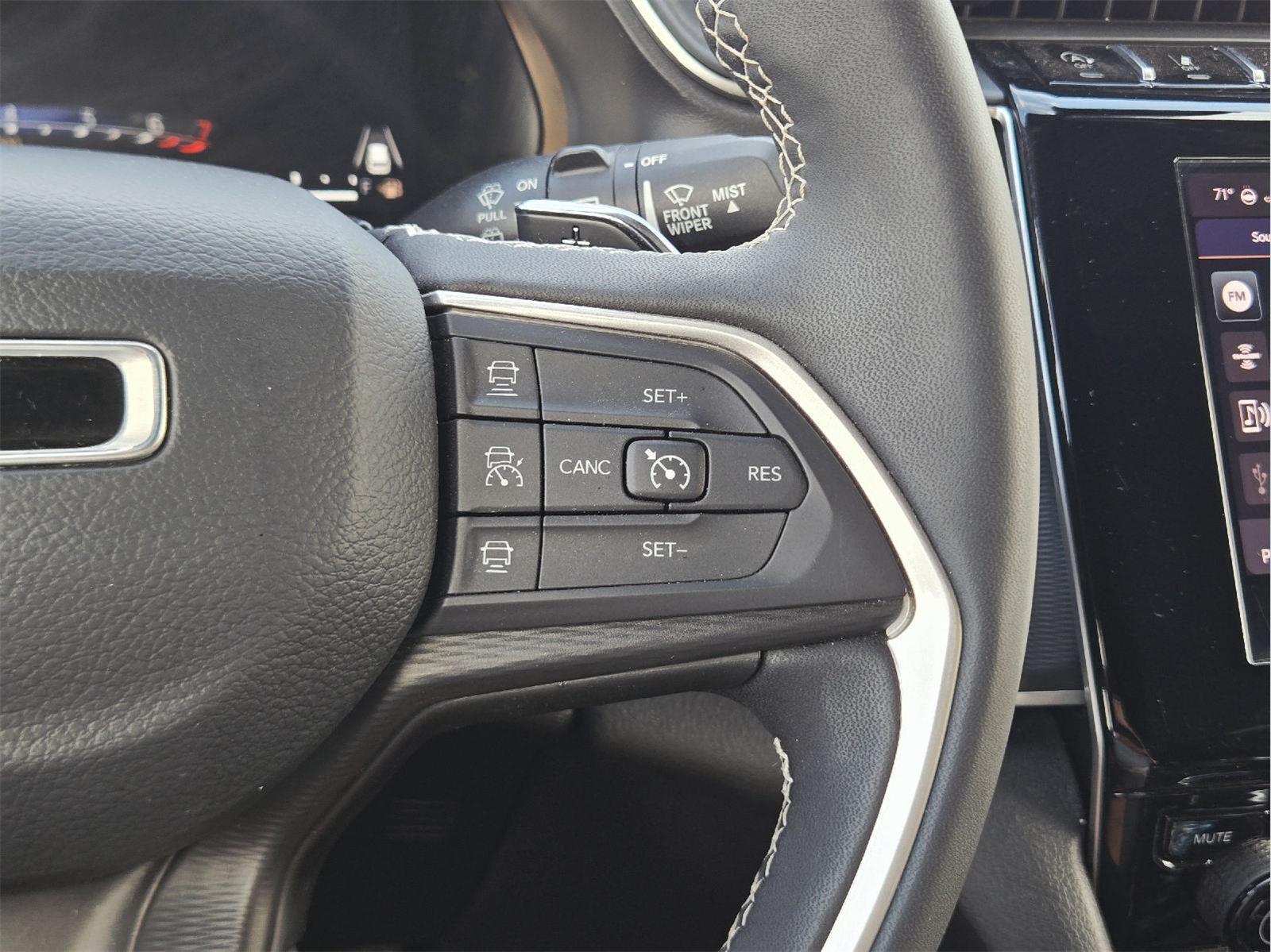 2023 Jeep Grand Cherokee photo 33 of 37