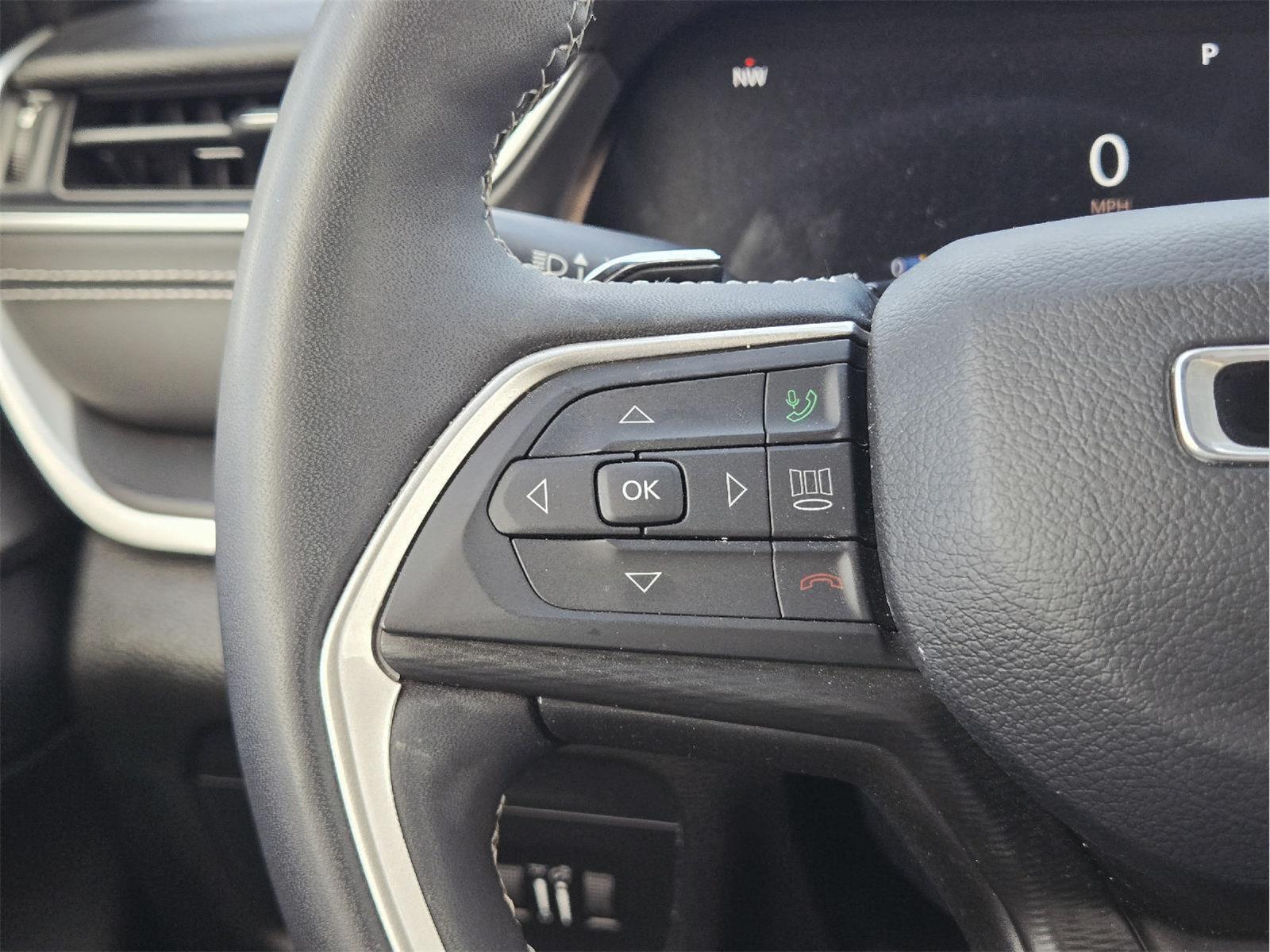 2023 Jeep Grand Cherokee photo 34 of 37