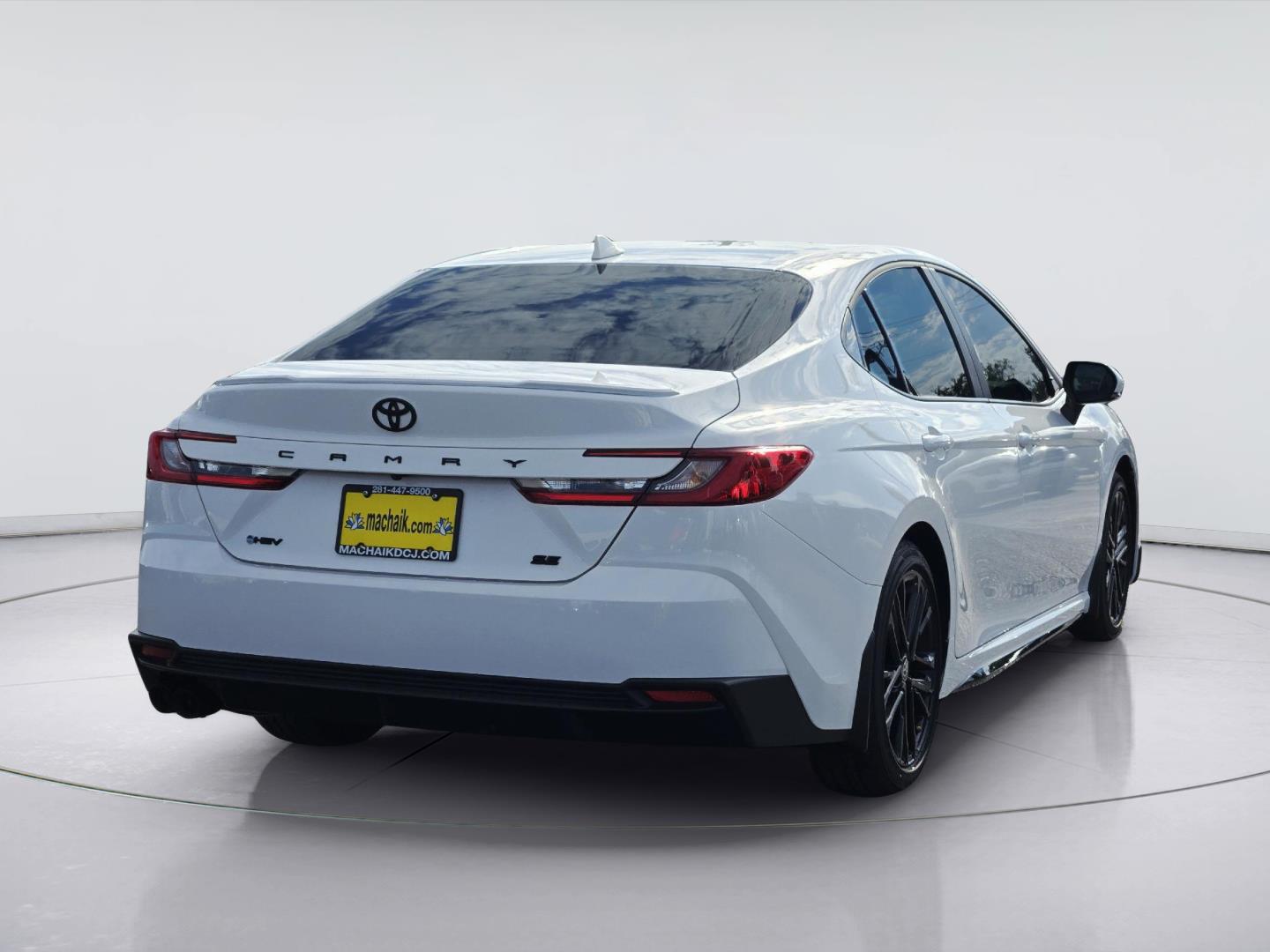 2026 Toyota Camry photo 4 of 36