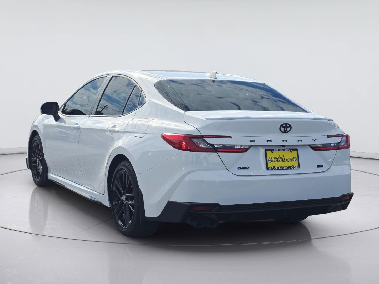 2026 Toyota Camry photo 6 of 36