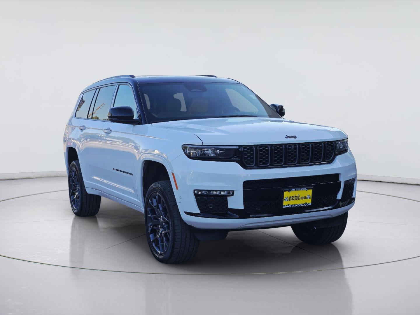 2025 Jeep Grand Cherokee L photo 3 of 35