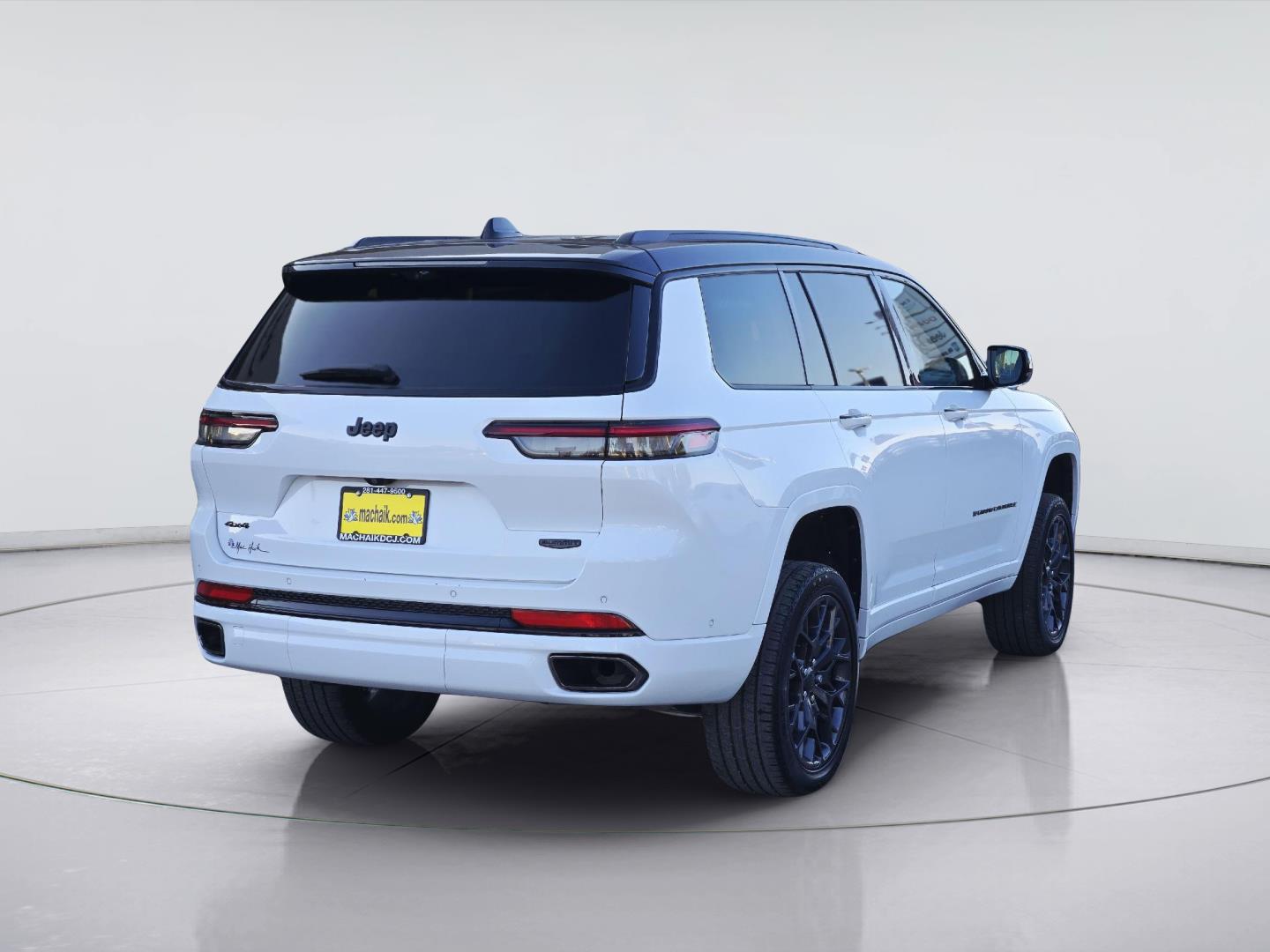 2025 Jeep Grand Cherokee L photo 4 of 35