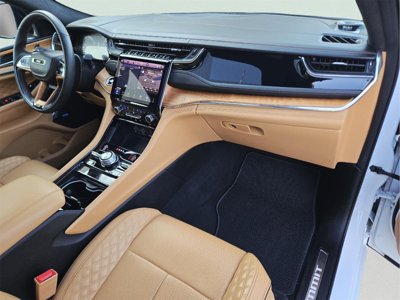 2025 Jeep Grand Cherokee L photo 12 of 35