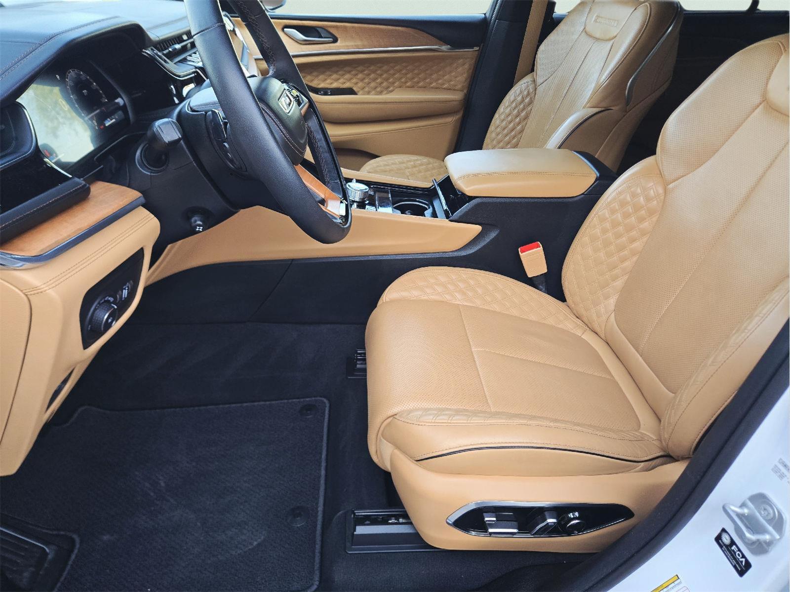 2025 Jeep Grand Cherokee L photo 13 of 35