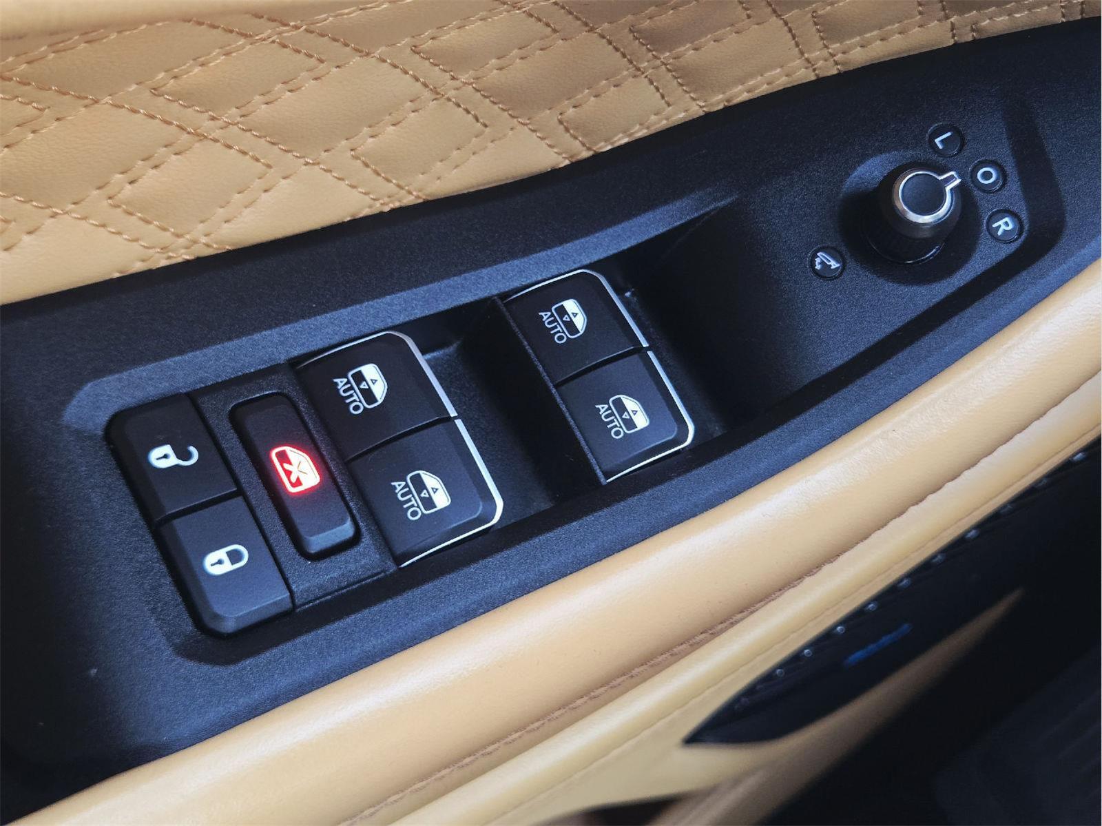 2025 Jeep Grand Cherokee L photo 33 of 35