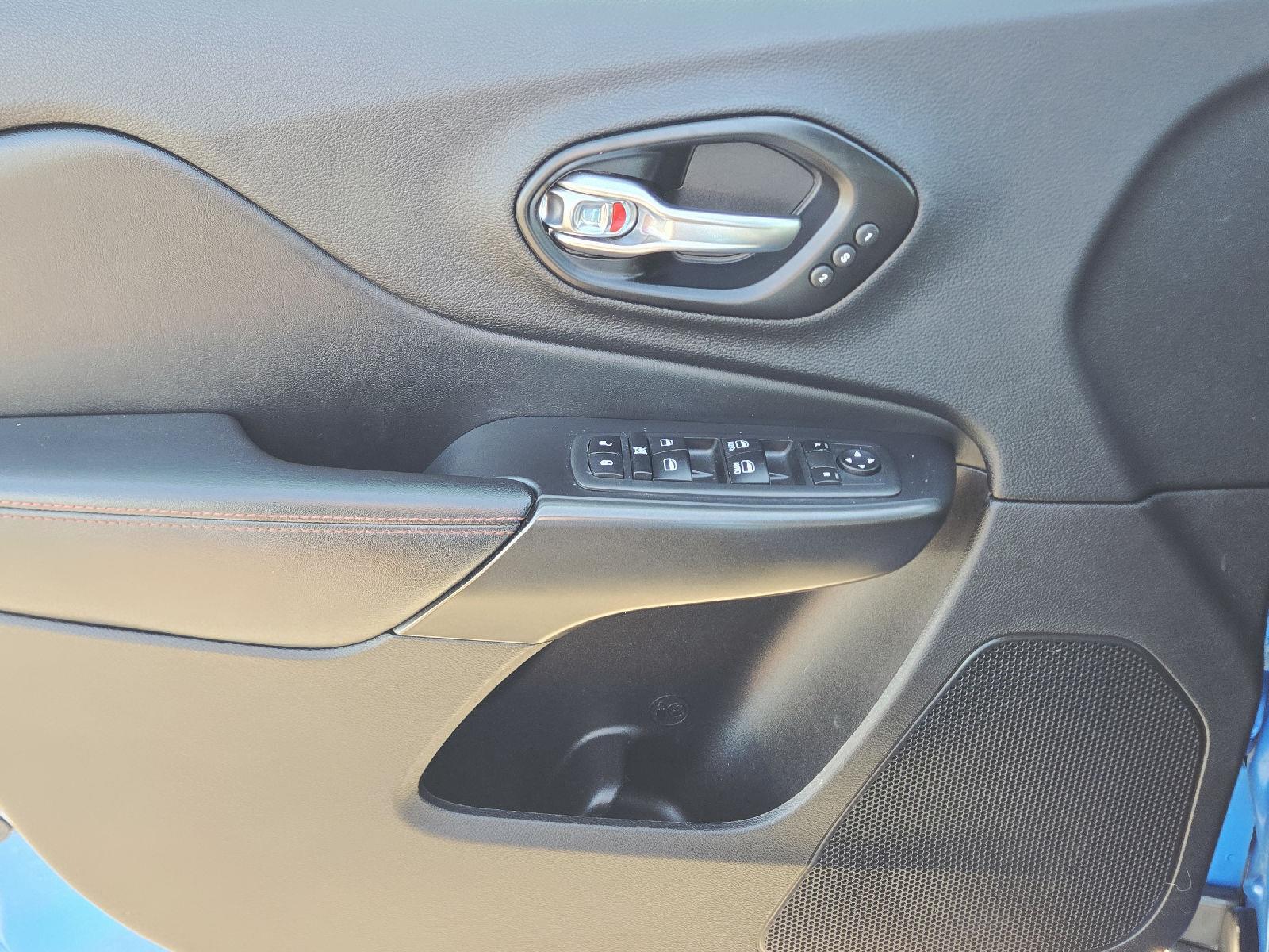 2021 Jeep Cherokee photo 17 of 36