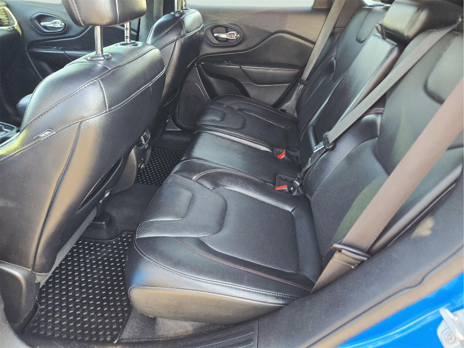 2021 Jeep Cherokee photo 18 of 36
