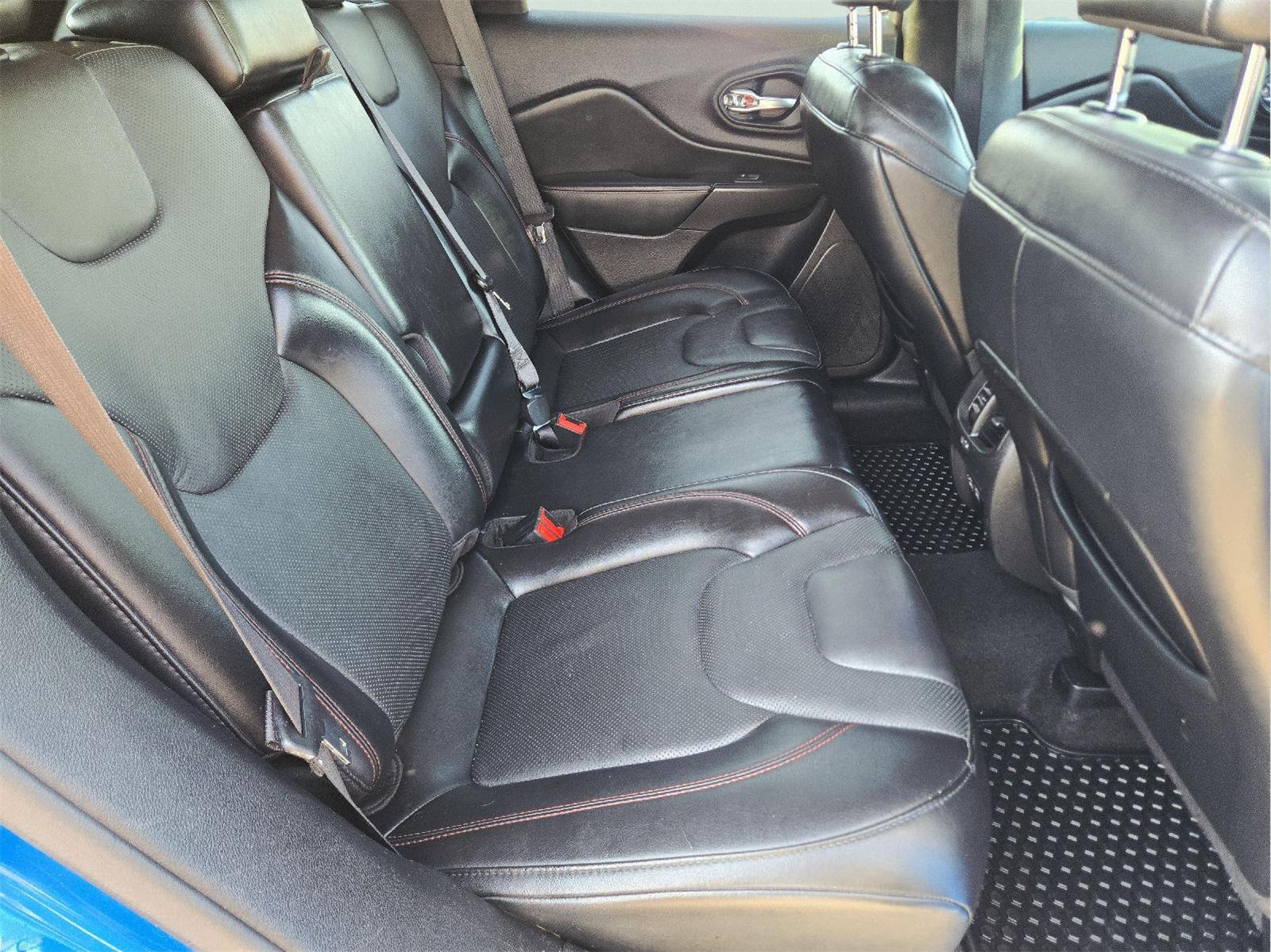 2021 Jeep Cherokee photo 20 of 36