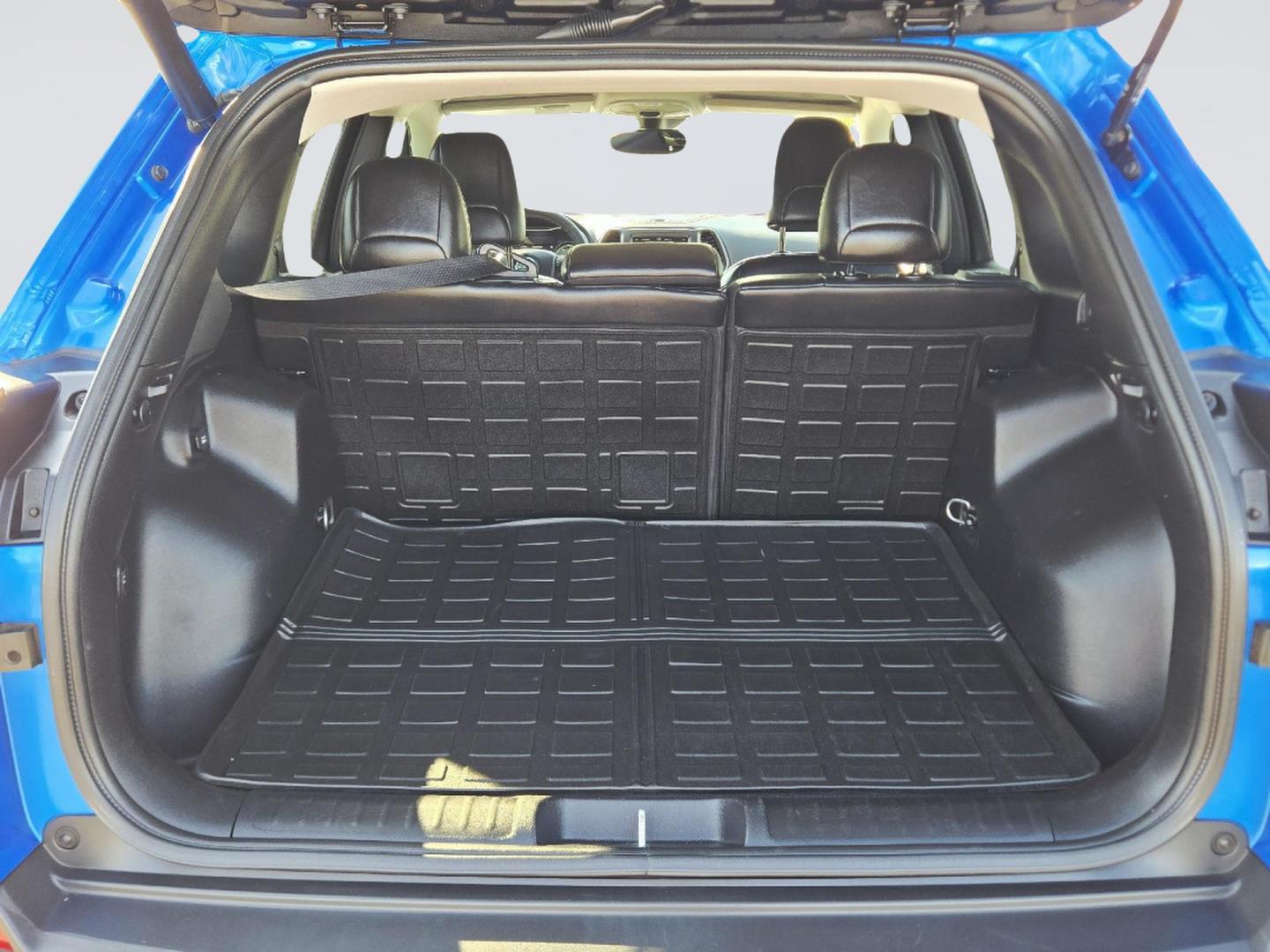 2021 Jeep Cherokee photo 21 of 36