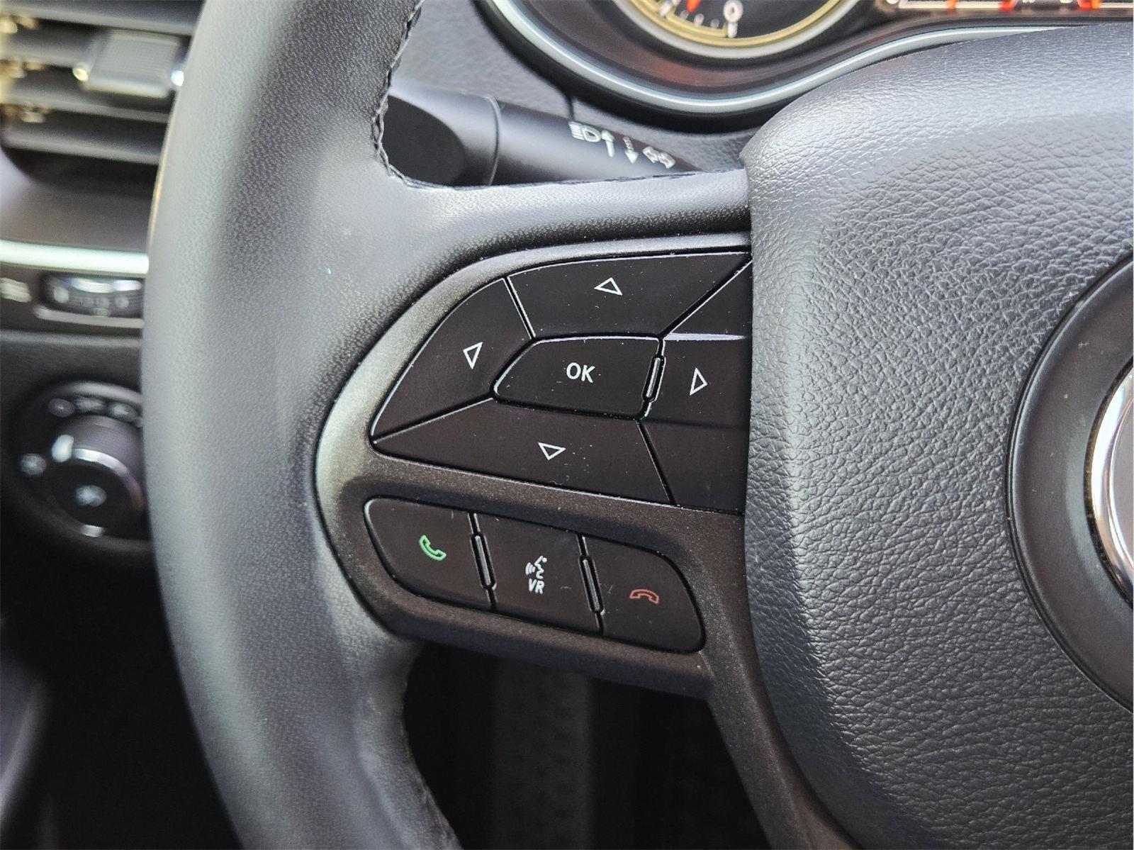 2021 Jeep Cherokee photo 32 of 36