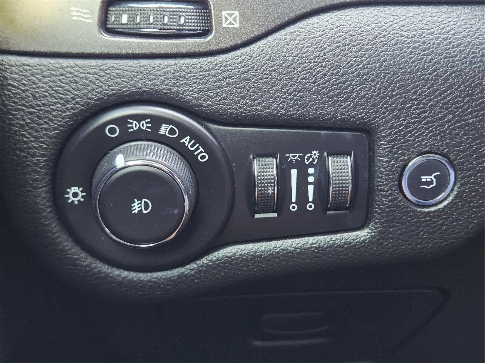 2021 Jeep Cherokee photo 33 of 36