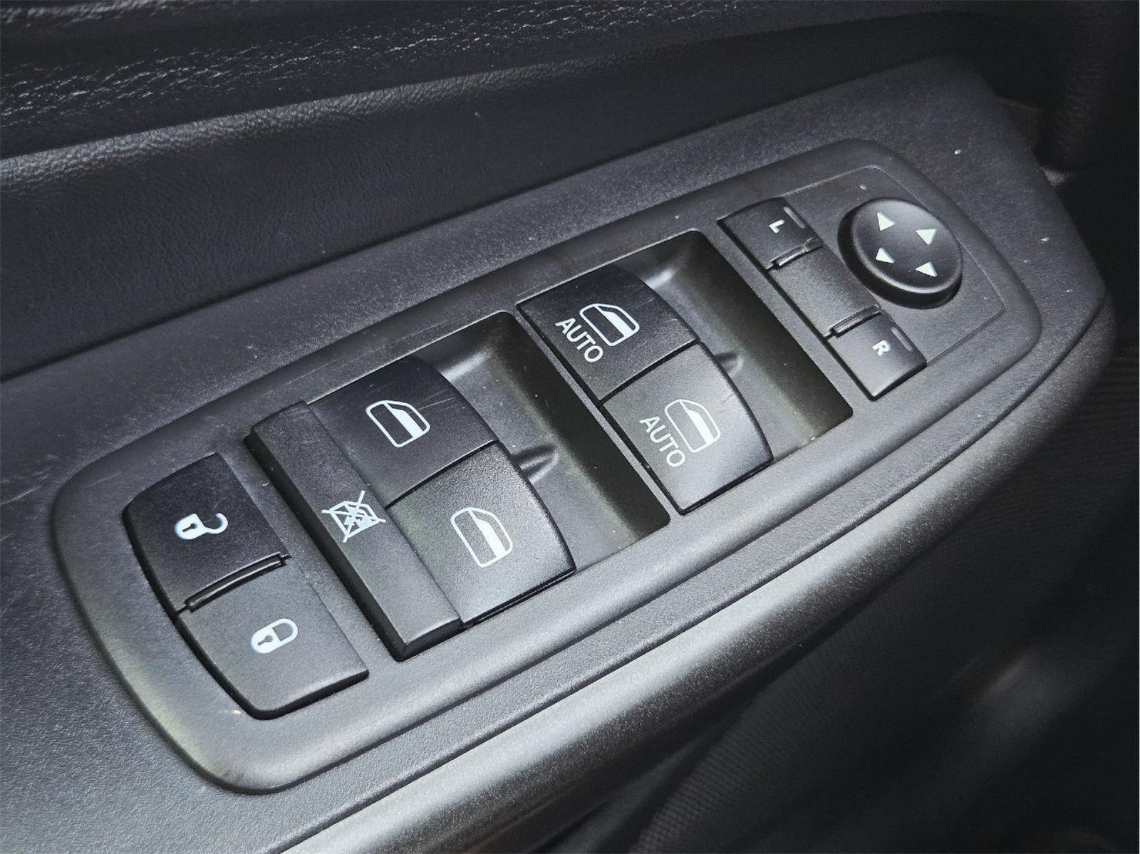 2021 Jeep Cherokee photo 34 of 36