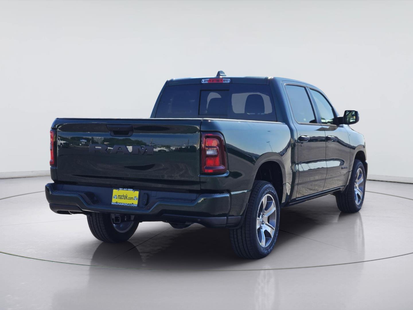 2027 Ram 1500 photo 3 of 15